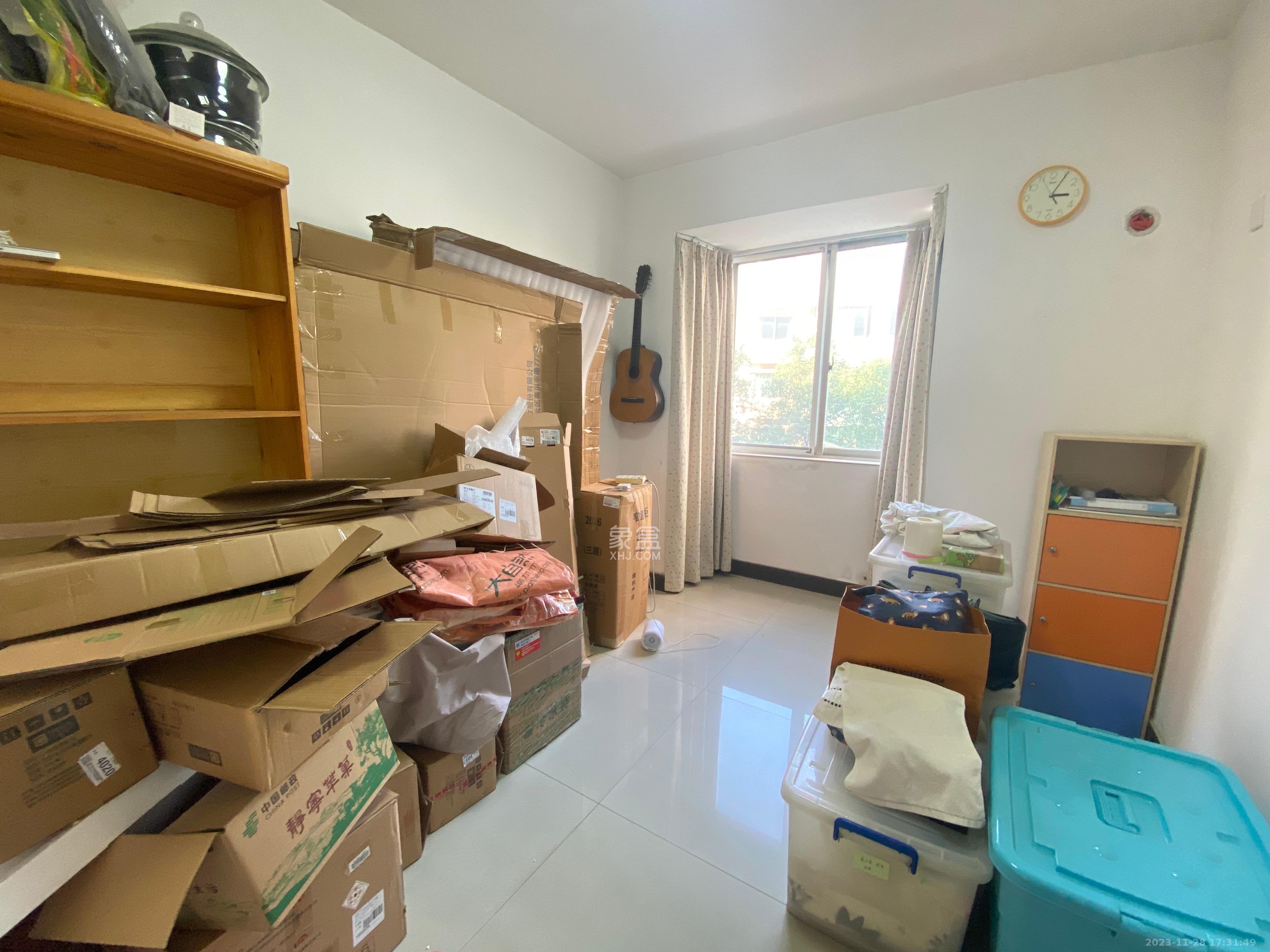 华新花苑  3室2厅1卫   1800.00元/月室内图