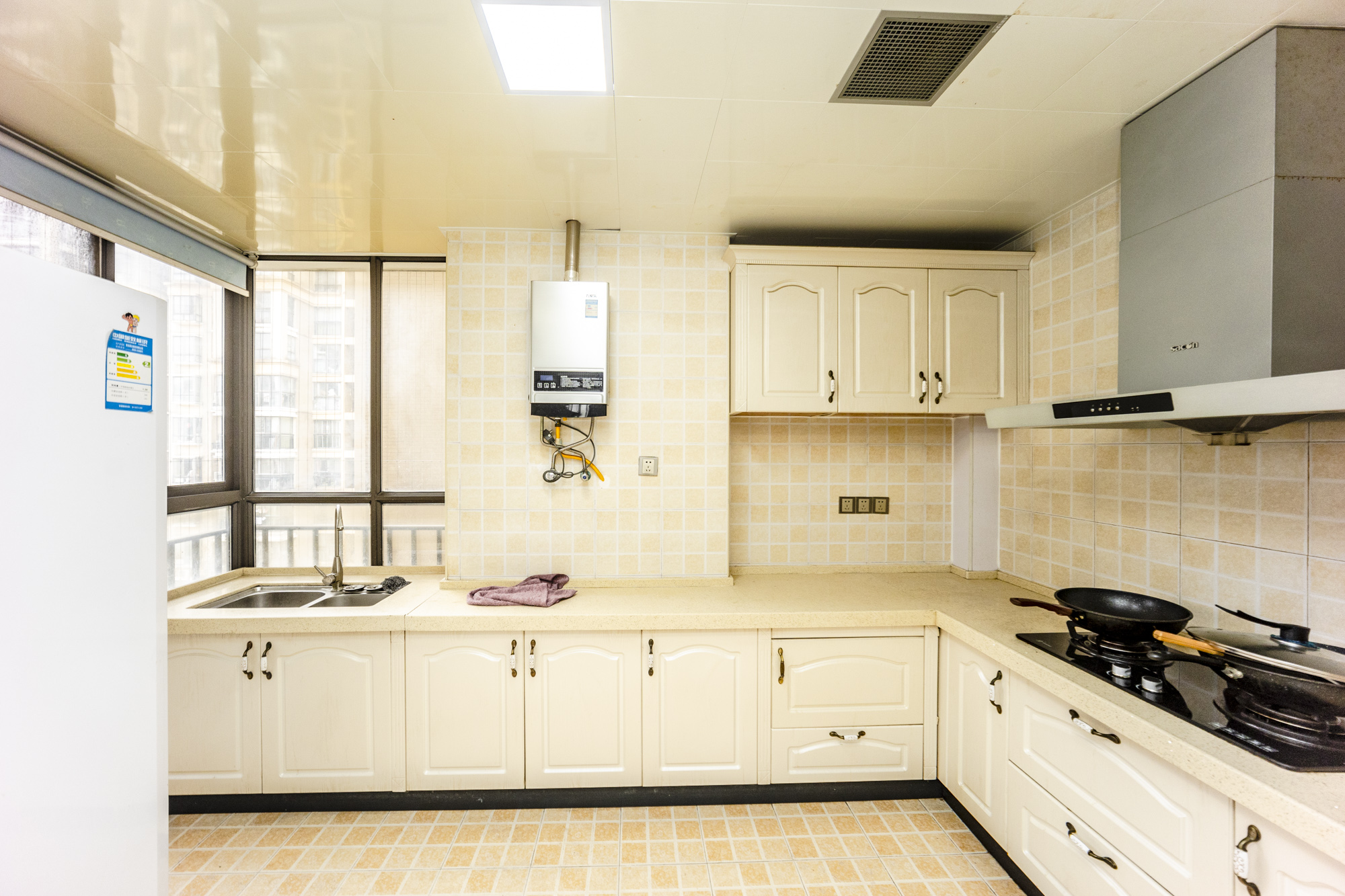 钱隆樽品(一、二、三期)  4室2厅2卫    128.8万 钱隆樽品(一、二、三期)  4室2厅2卫    128.8万厨房