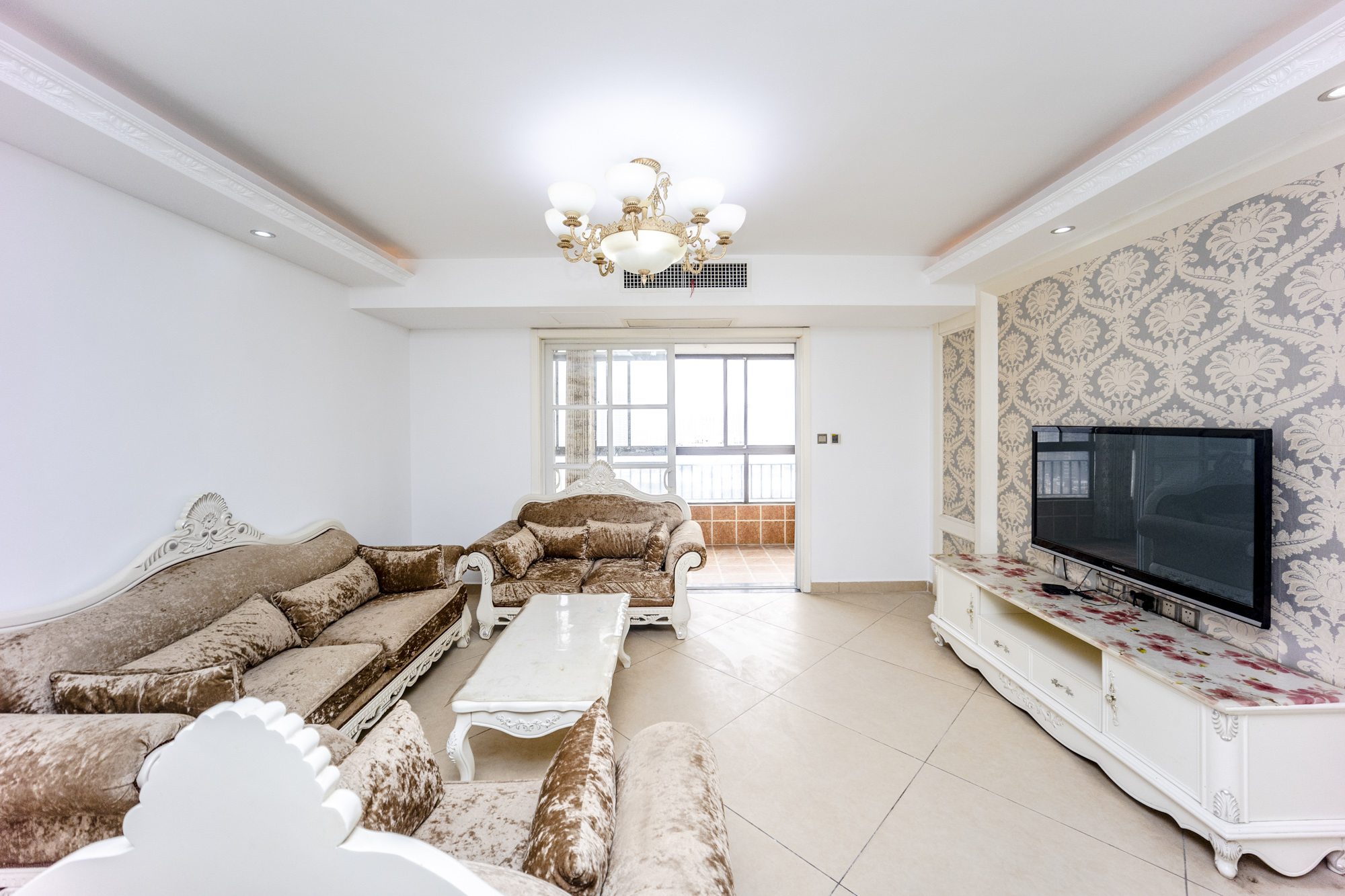 钱隆樽品(一、二、三期)  4室2厅2卫    128.8万 钱隆樽品(一、二、三期)  4室2厅2卫    128.8万客厅