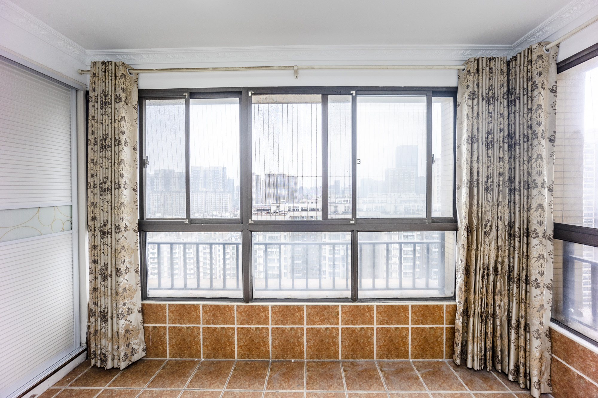 钱隆樽品(一、二、三期)  4室2厅2卫    128.8万 钱隆樽品(一、二、三期)  4室2厅2卫    128.8万客厅