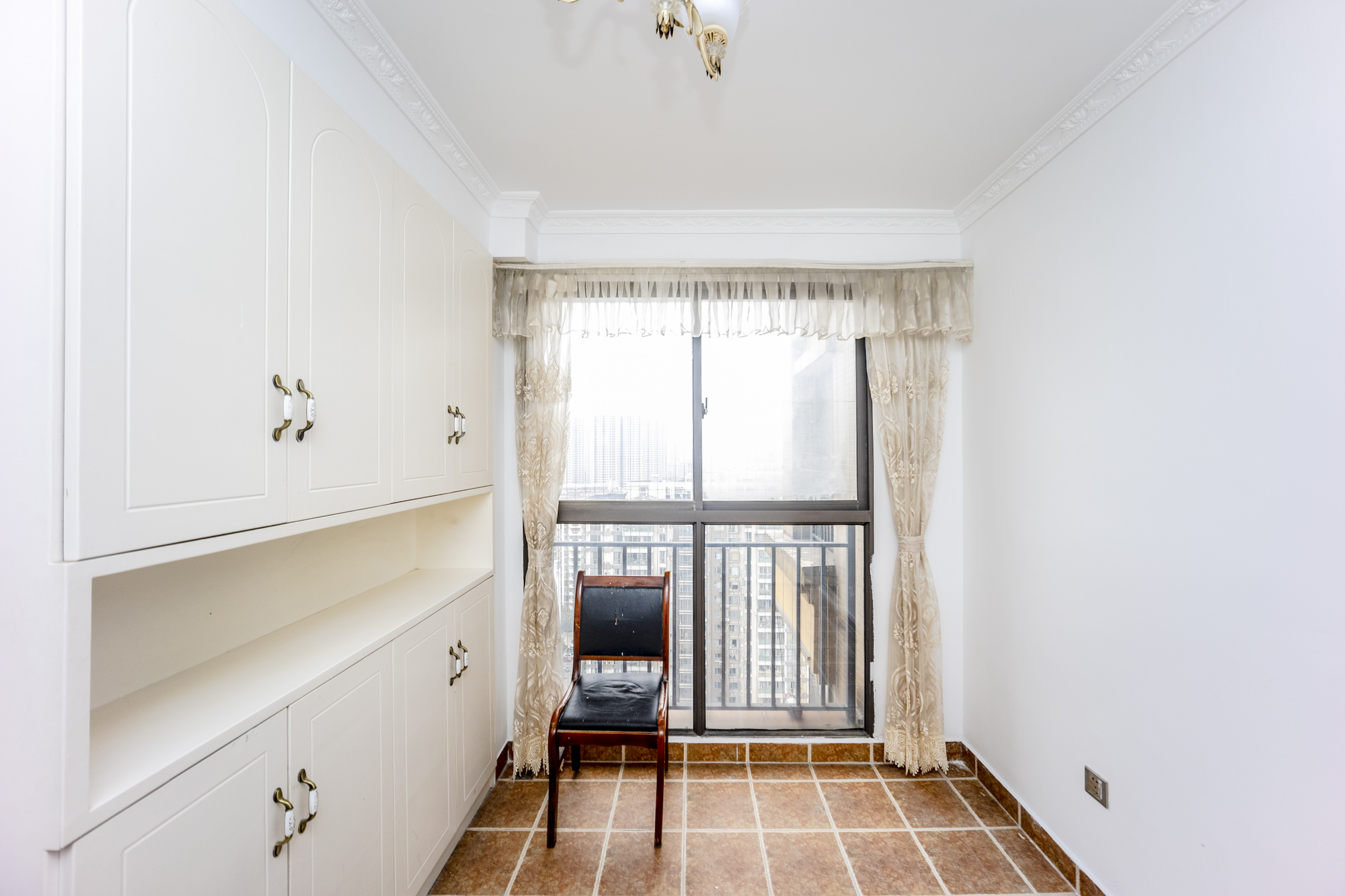 钱隆樽品(一、二、三期)  4室2厅2卫    128.8万 钱隆樽品(一、二、三期)  4室2厅2卫    128.8万客厅