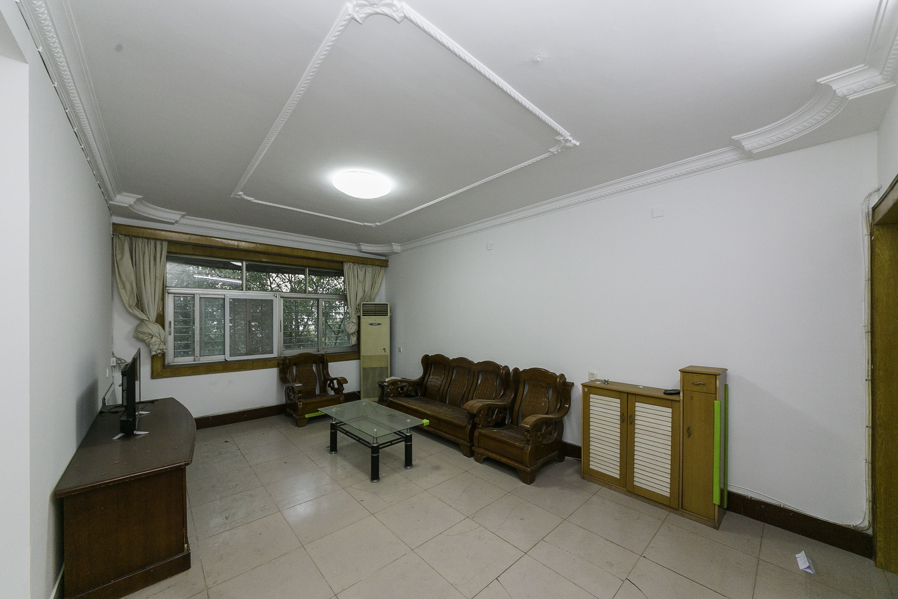 市委党校宿舍区  2室1厅1卫    80.0万 市委党校宿舍区  2室1厅1卫    80.0万客厅