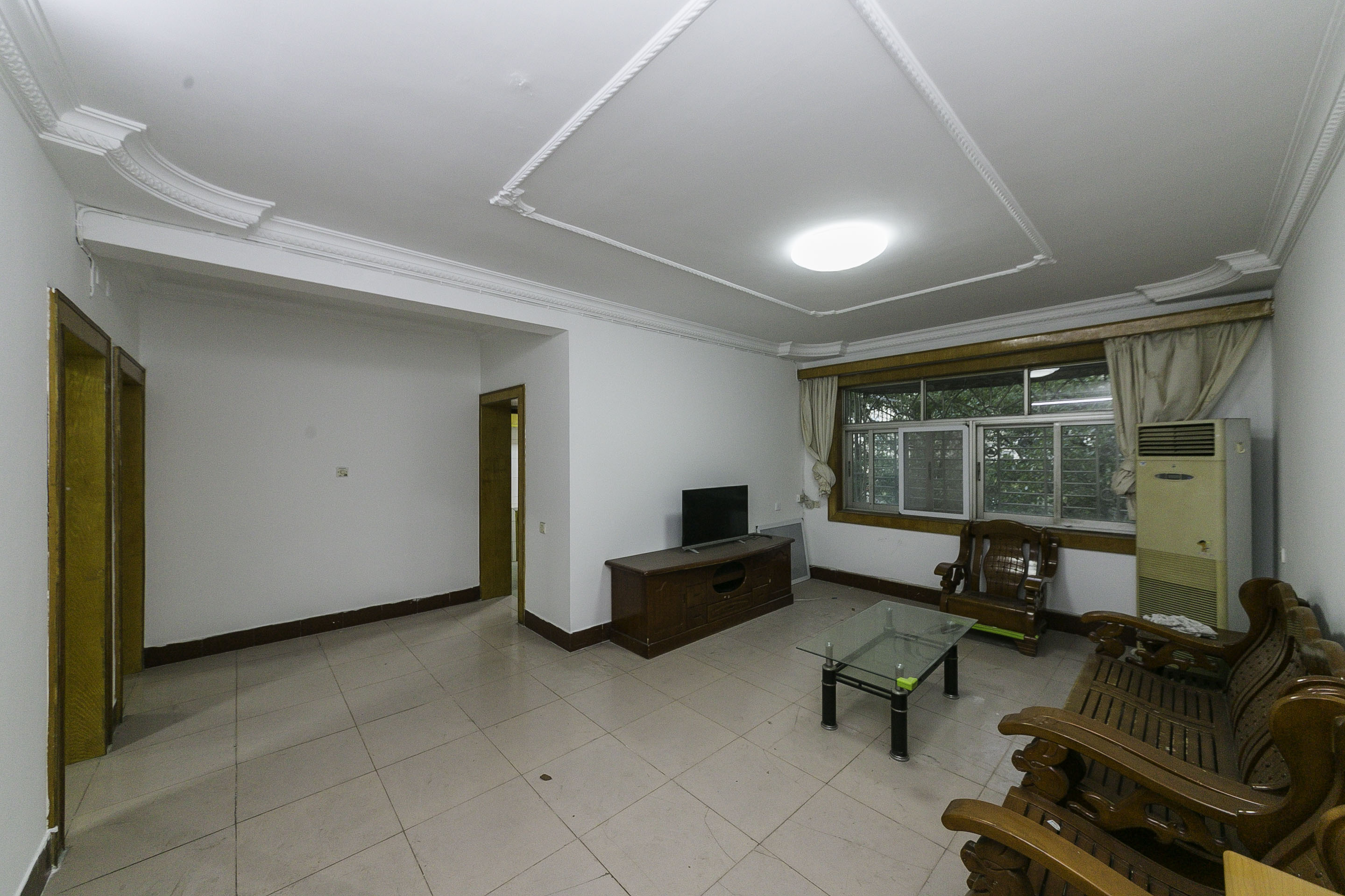 市委党校宿舍区  2室1厅1卫    80.0万 市委党校宿舍区  2室1厅1卫    80.0万客厅