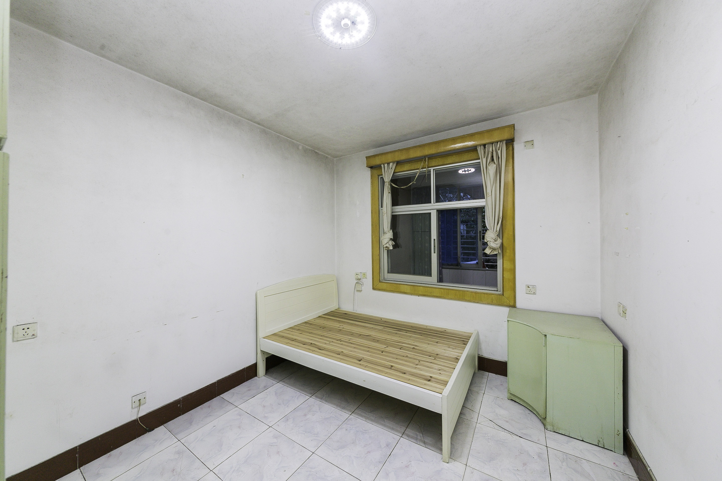 市委党校宿舍区  2室1厅1卫    80.0万 市委党校宿舍区  2室1厅1卫    80.0万卧室