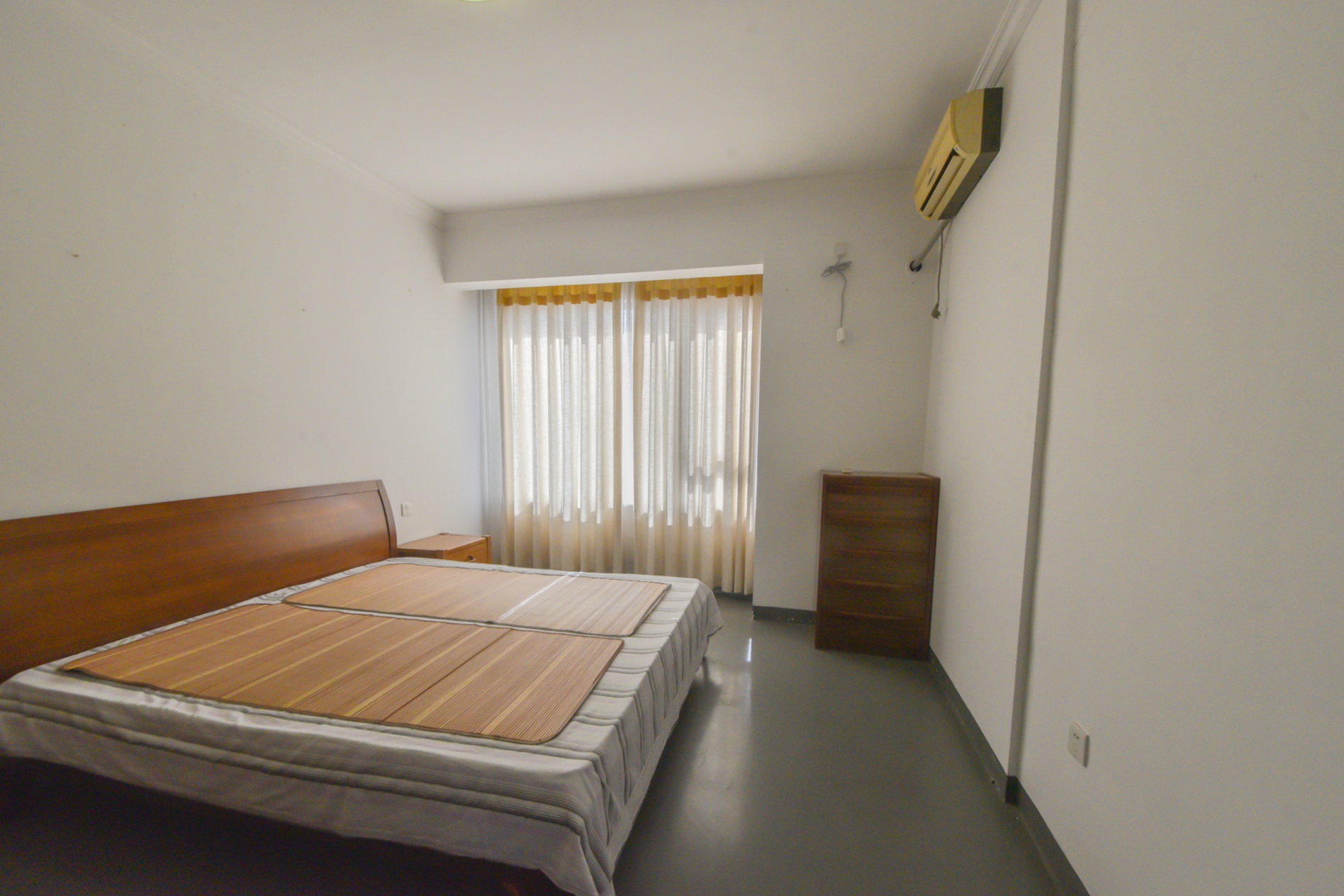 建发中央悦府  4室2厅2卫   230.00万卧室