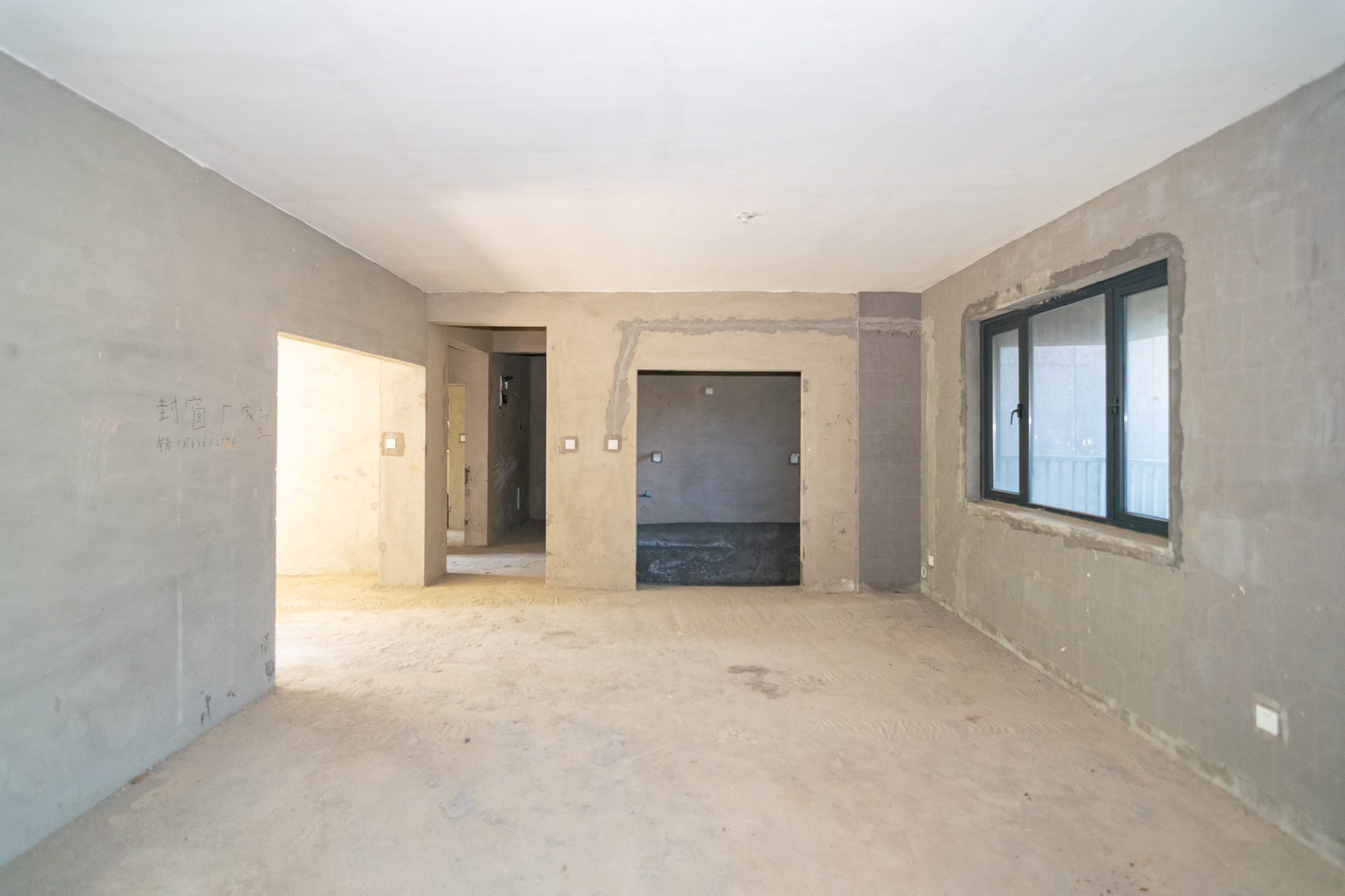 中粮观澜壹品 5室2厅3卫 230.0万 中粮观澜壹品 5室2厅3卫 230.0万客厅