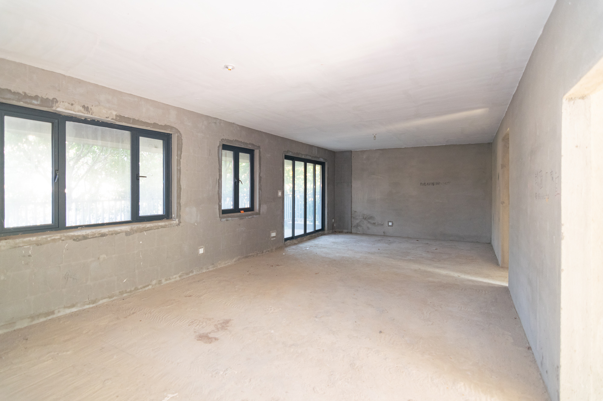 中粮观澜壹品 5室2厅3卫 230.0万 中粮观澜壹品 5室2厅3卫 230.0万客厅