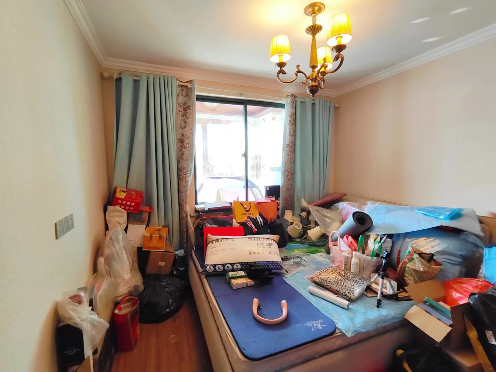 经世皇城 5室2厅2卫 134.0万 经世皇城 5室2厅2卫 134.0万室内图