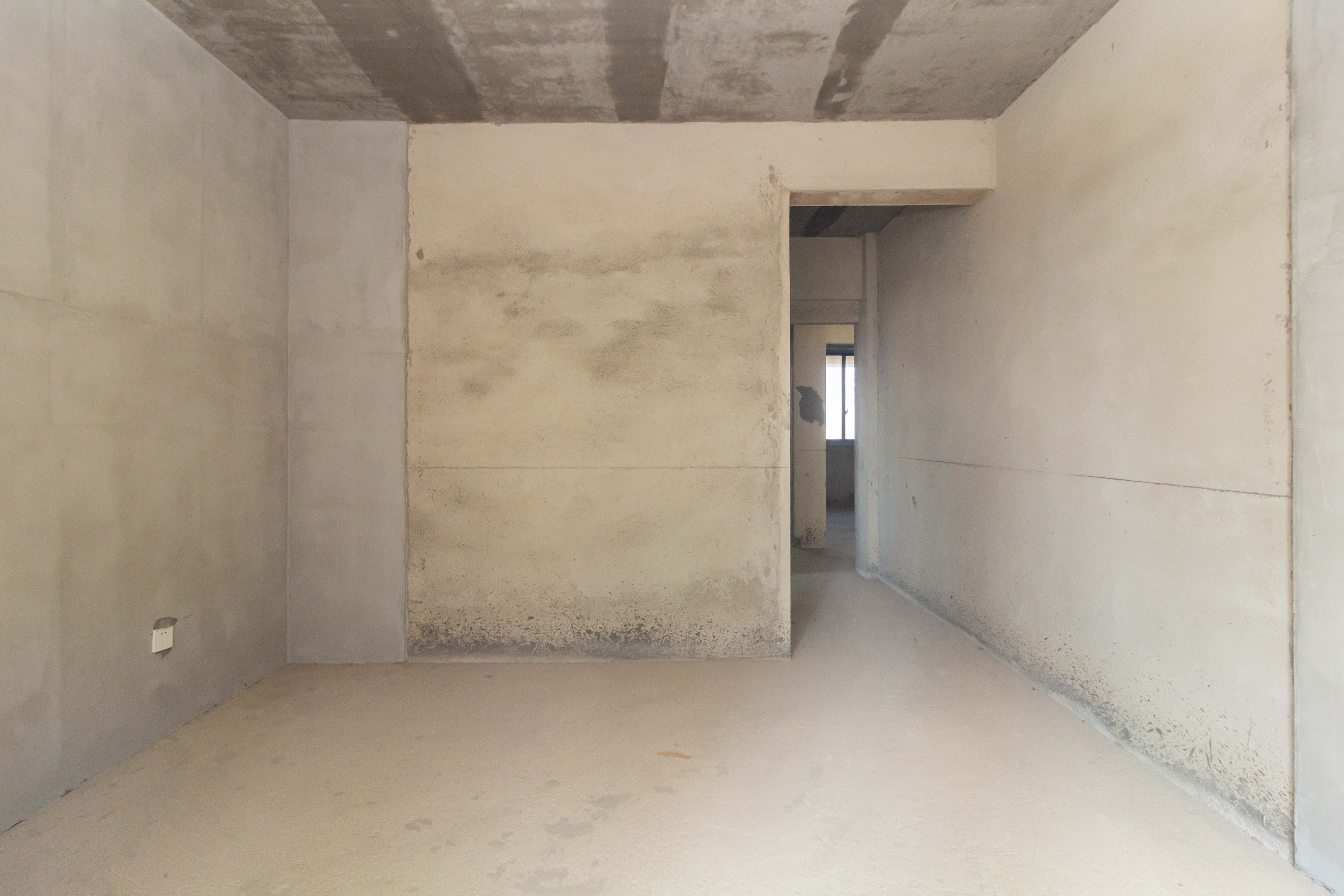 东方美地  4室2厅2卫    89.8万卧室