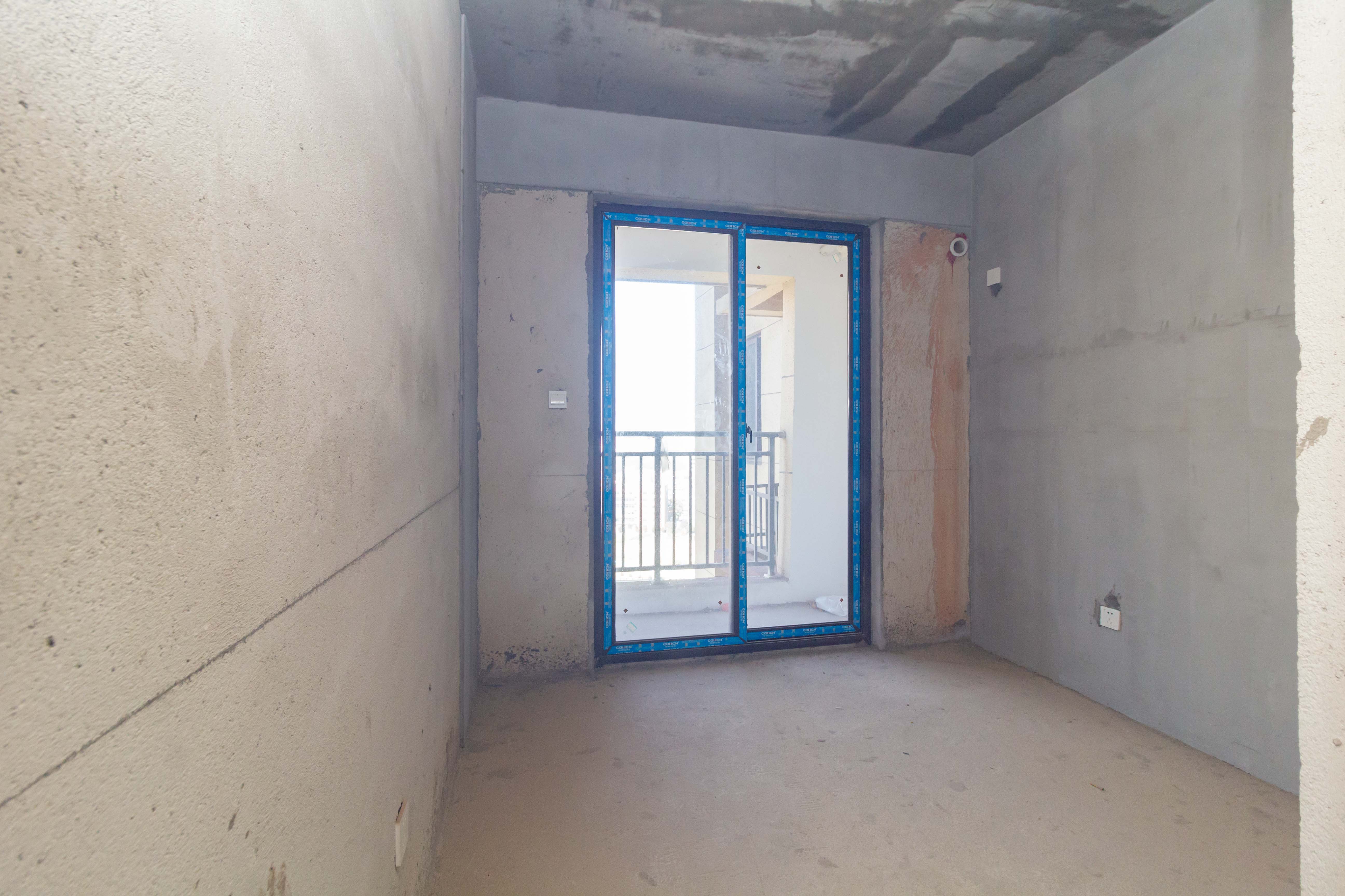 东方美地  4室2厅2卫    89.8万卧室