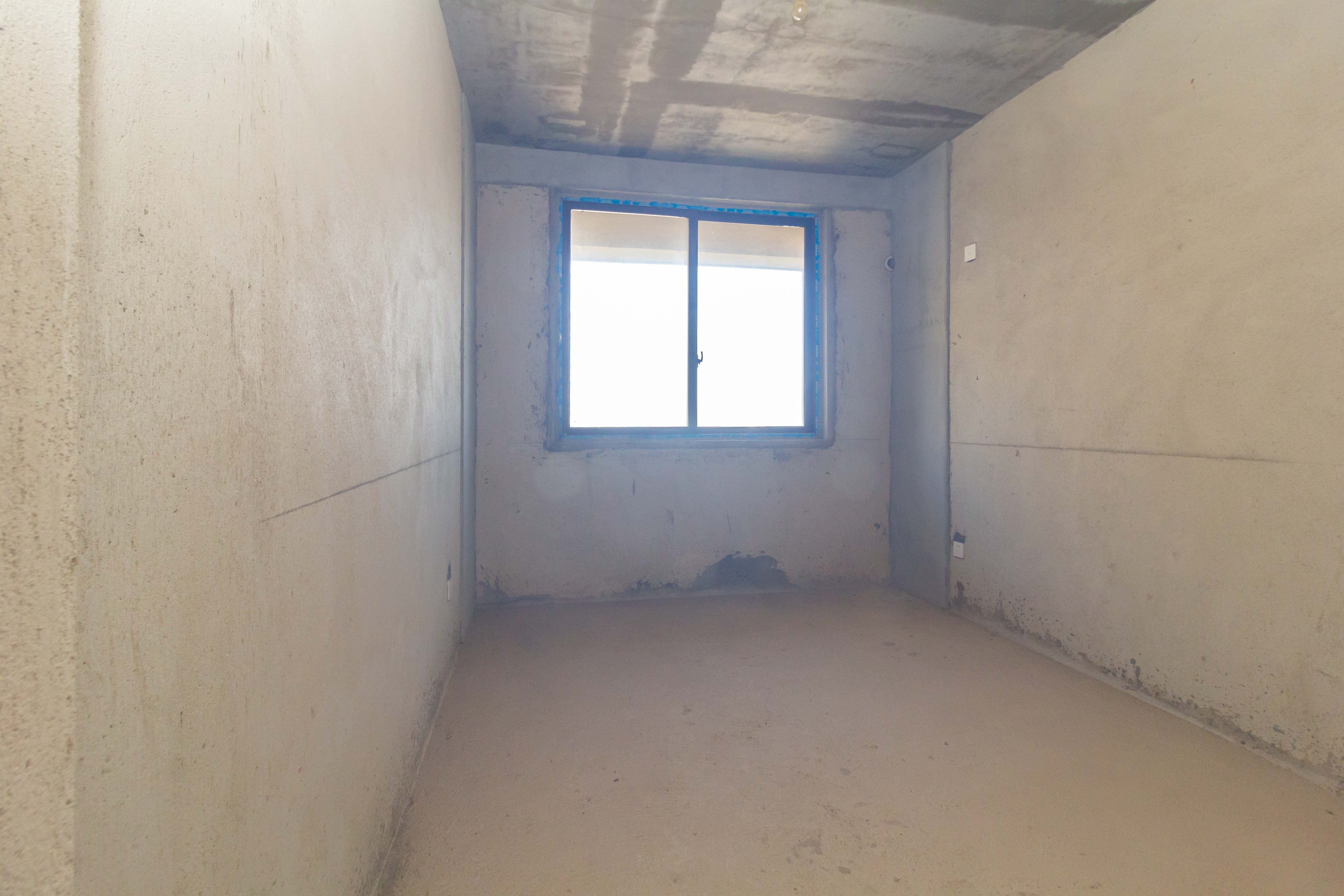 东方美地  4室2厅2卫    89.8万卧室