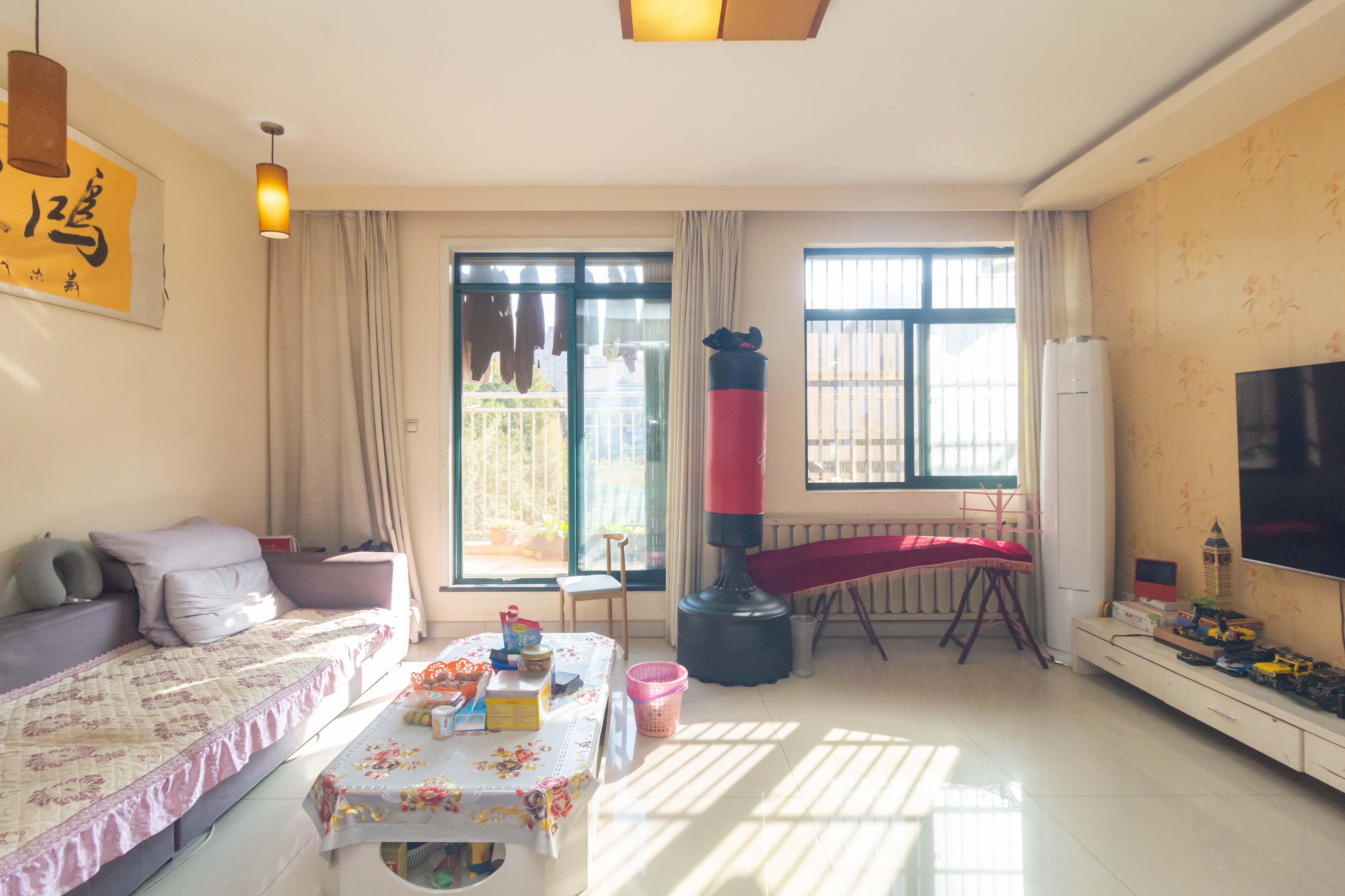 东业早安星城 3室2厅2卫 72.8万 东业早安星城 3室2厅2卫 72.8万客厅