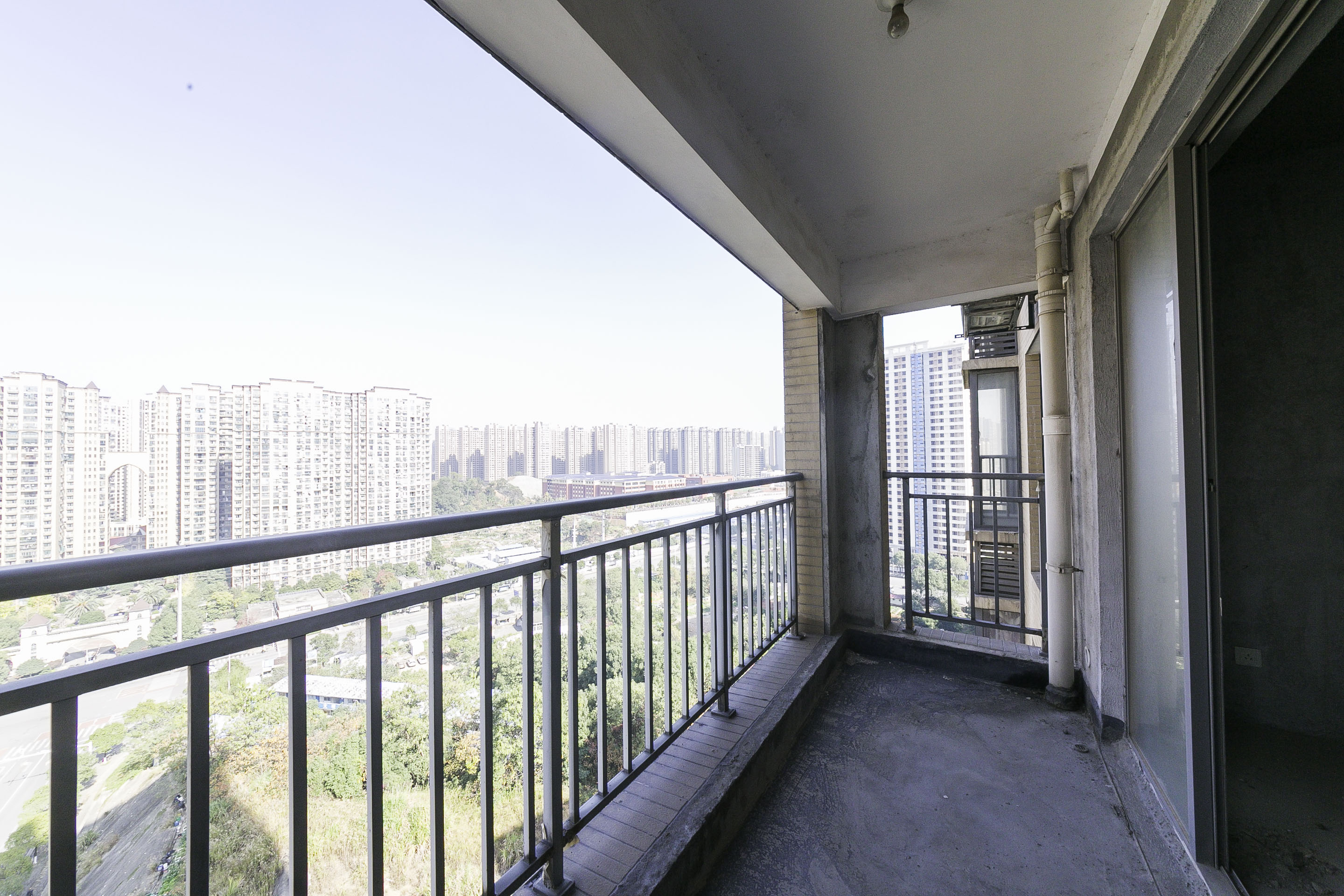 鑫远御文台一期  4室2厅2卫   157.00万阳台