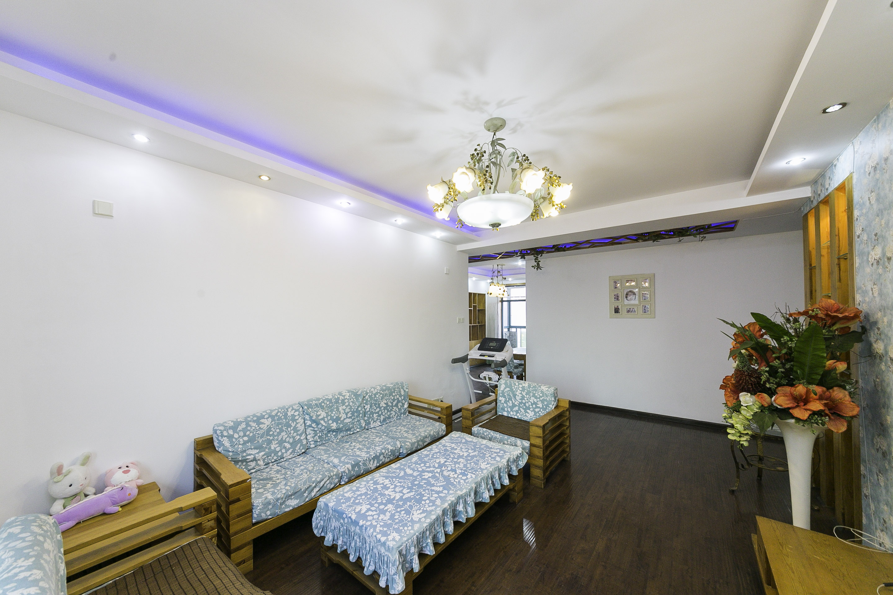 湘府东苑 3室2厅2卫 95.8万 湘府东苑 3室2厅2卫 95.8万客厅