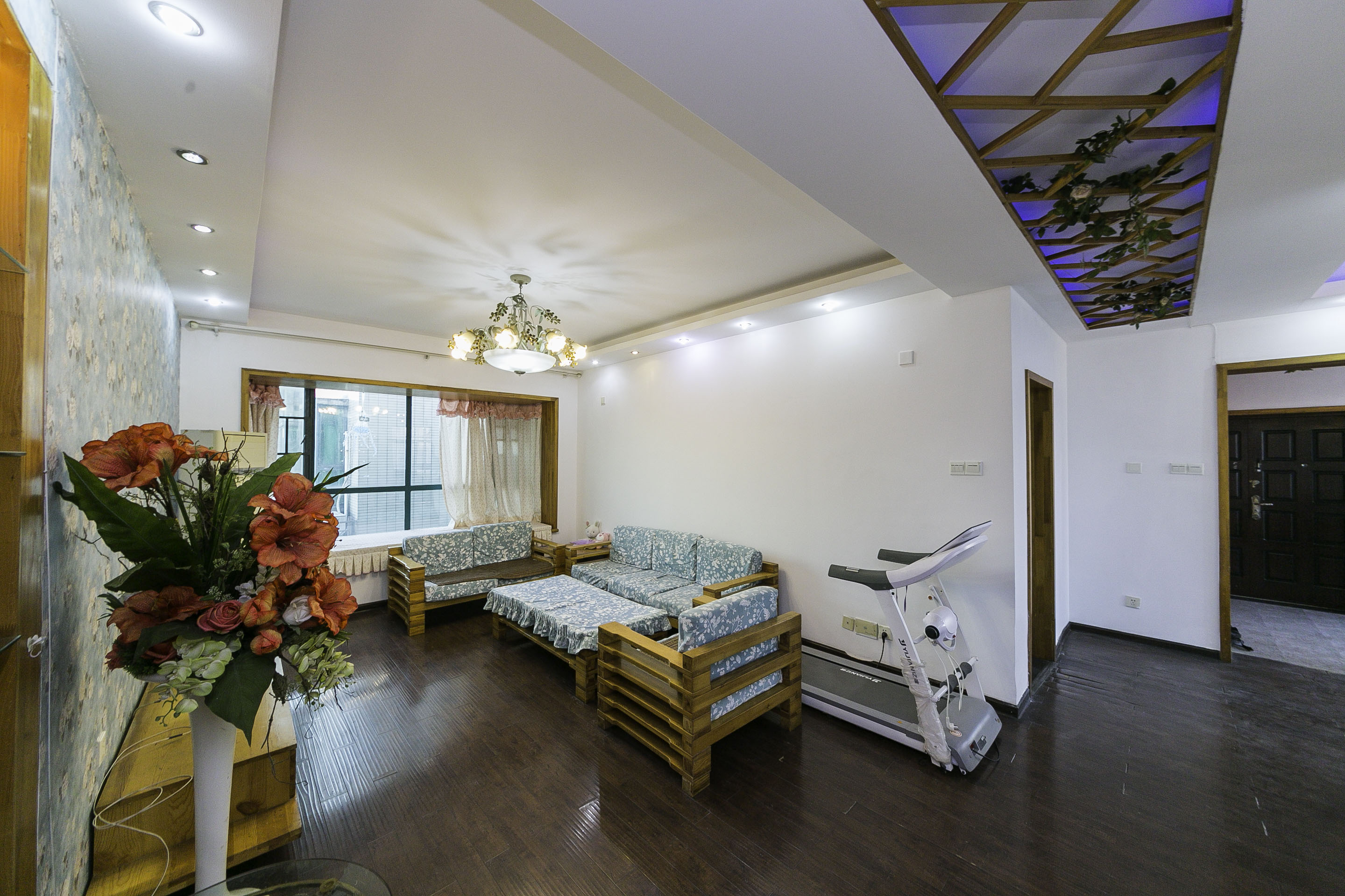 湘府东苑 3室2厅2卫 95.8万 湘府东苑 3室2厅2卫 95.8万客厅