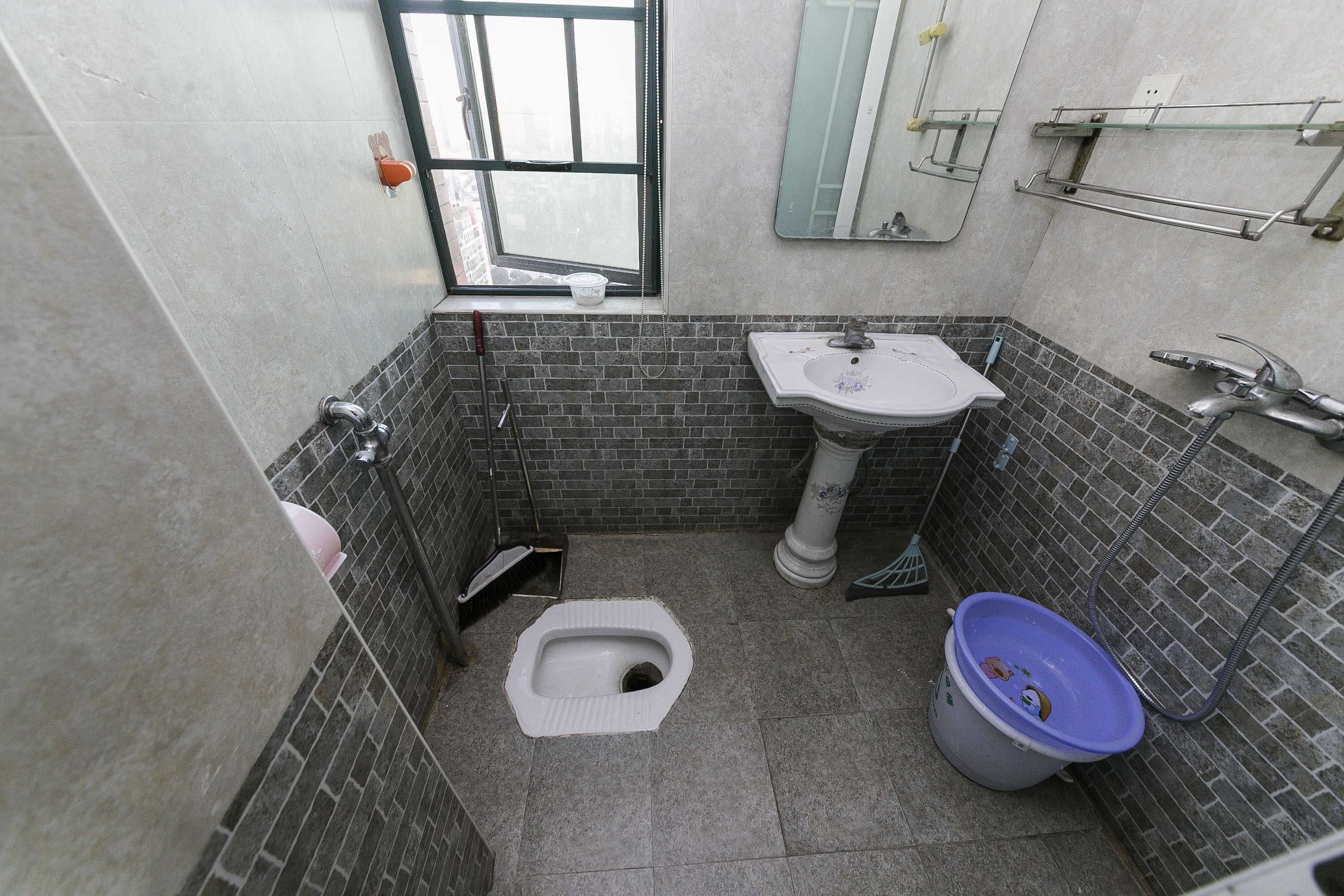 湘府东苑 3室2厅2卫 95.8万 湘府东苑 3室2厅2卫 95.8万卫生间