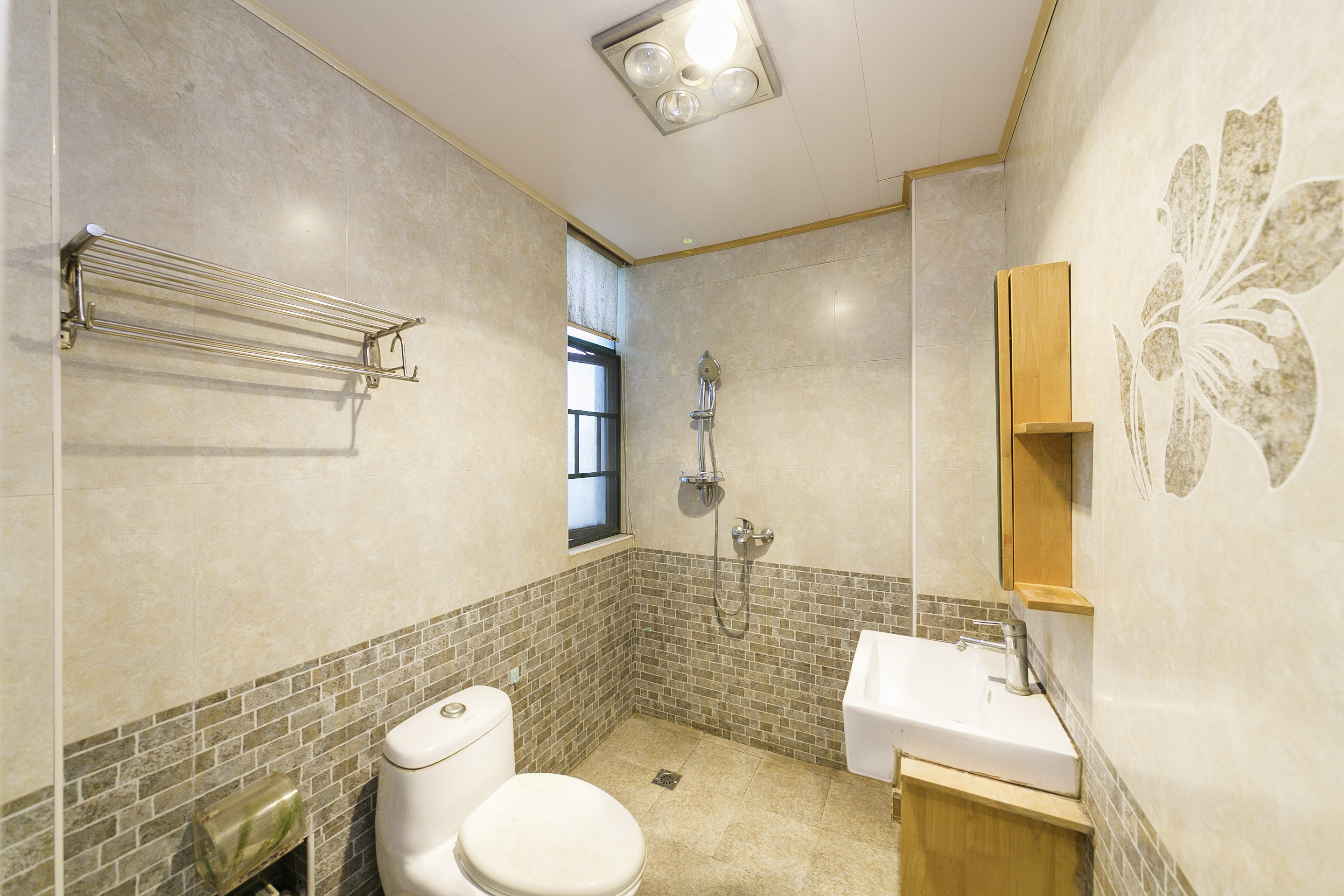 湘府东苑 3室2厅2卫 95.8万 湘府东苑 3室2厅2卫 95.8万卫生间