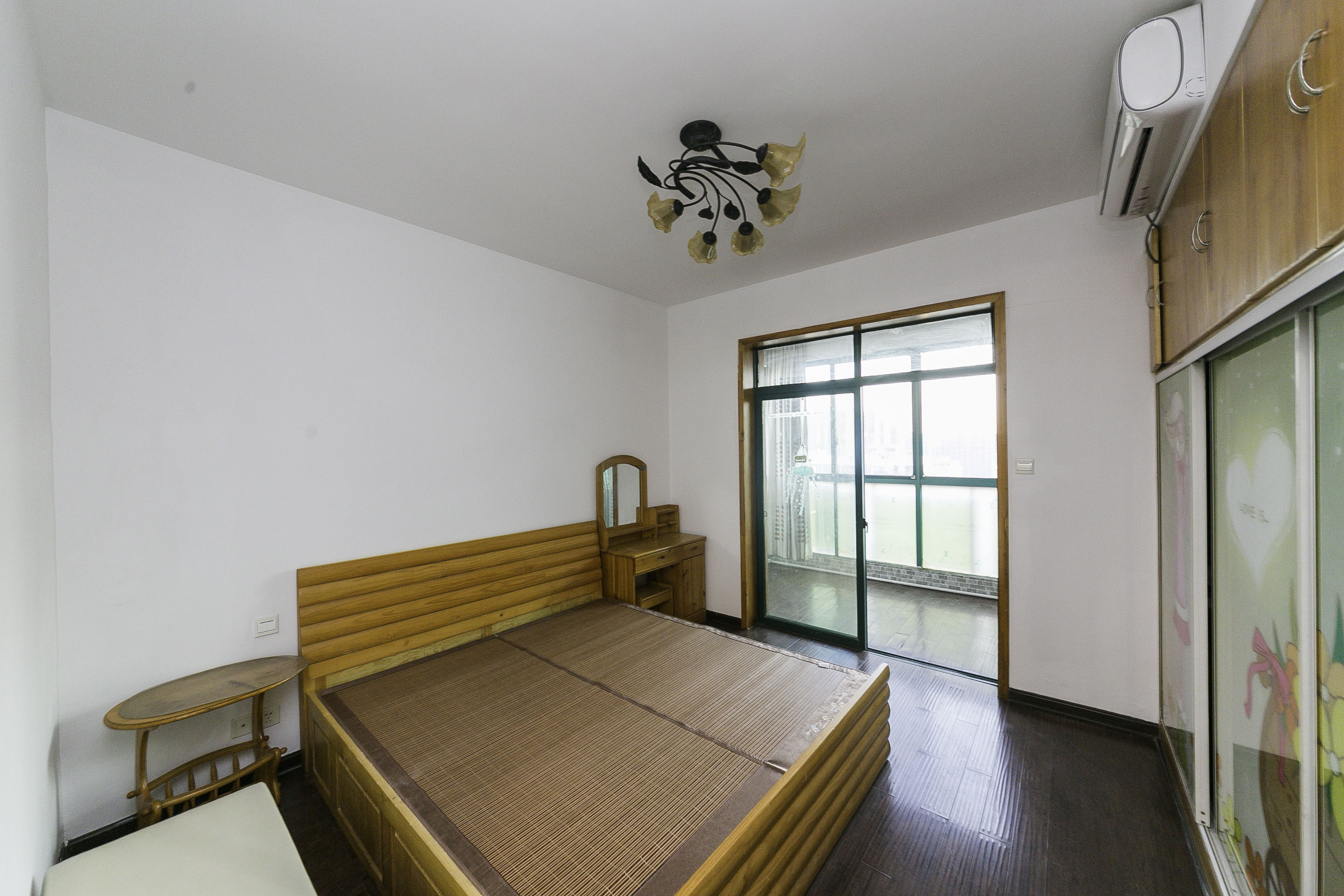 湘府东苑 3室2厅2卫 95.8万 湘府东苑 3室2厅2卫 95.8万卧室