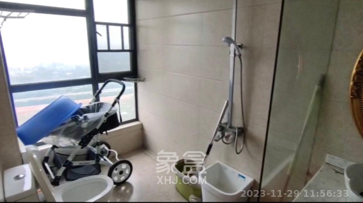 勤诚达新界  4室2厅2卫   2400.00元/月室内图