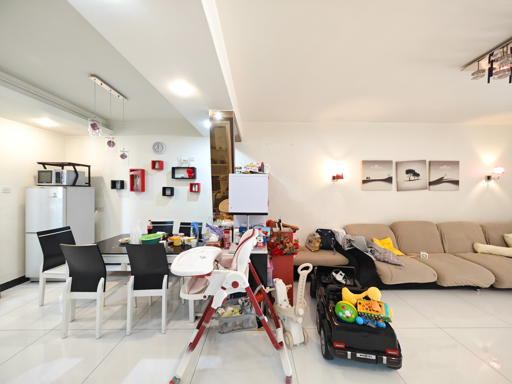 华盛世纪新城  3室2厅1卫    105.0万客厅