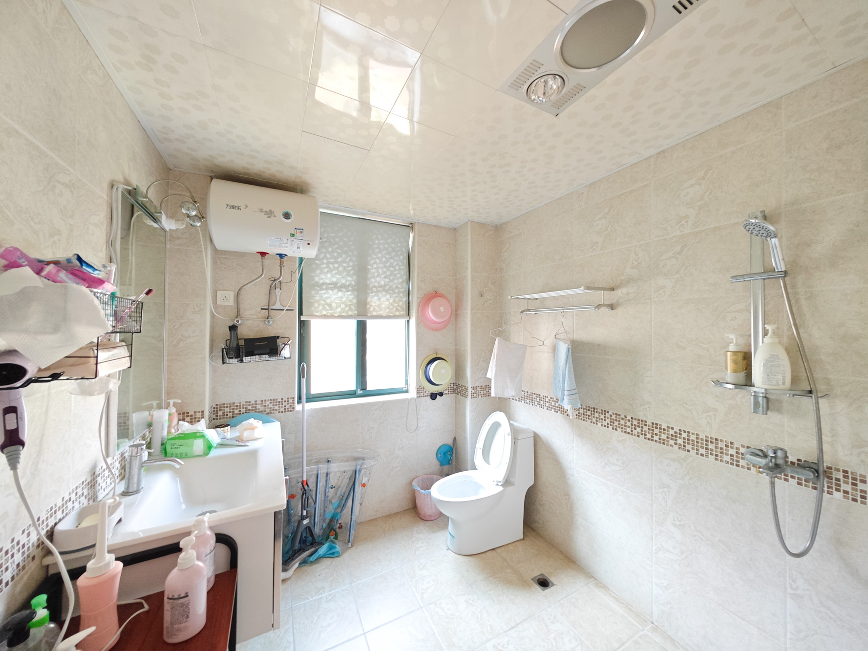 华盛世纪新城  3室2厅1卫    105.0万卫生间