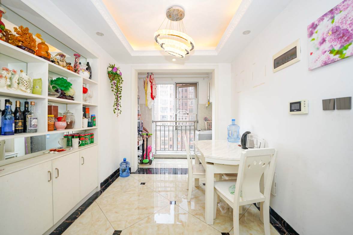 丽发新城  3室2厅1卫    83.0万 丽发新城  3室2厅1卫    83.0万客厅