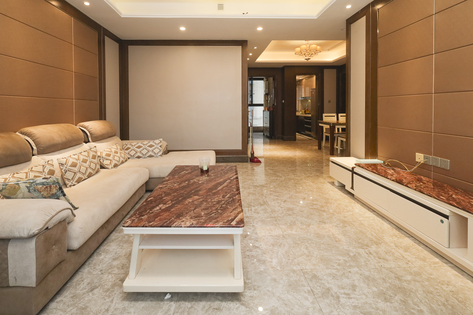 恒大御景天下城一期  3室2厅1卫    105.0万 恒大御景天下城一期  3室2厅1卫    105.0万客厅