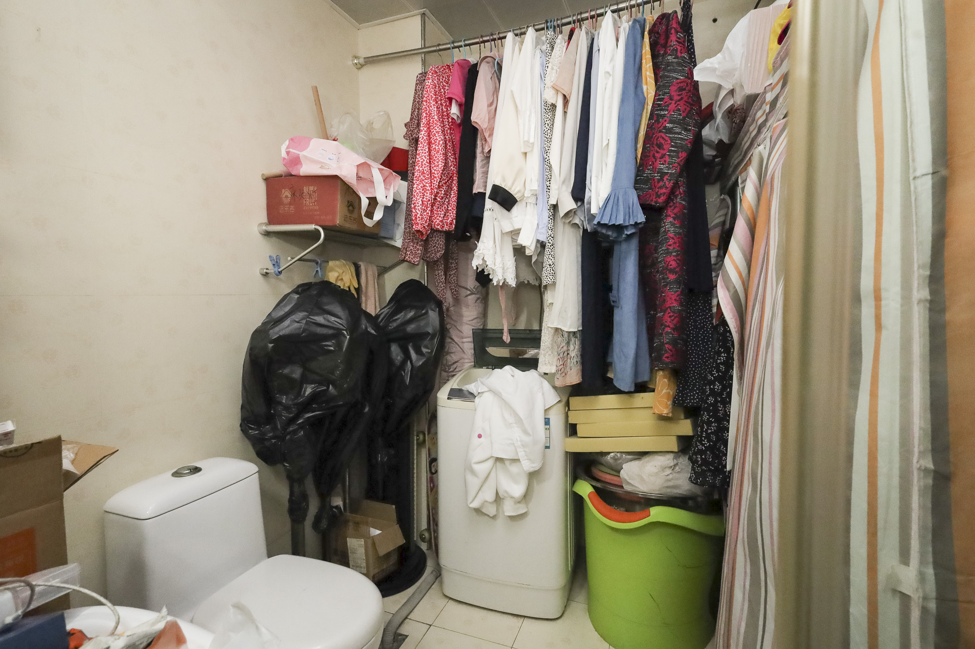 华江乐天花亭  3室2厅2卫   98.00万卫生间