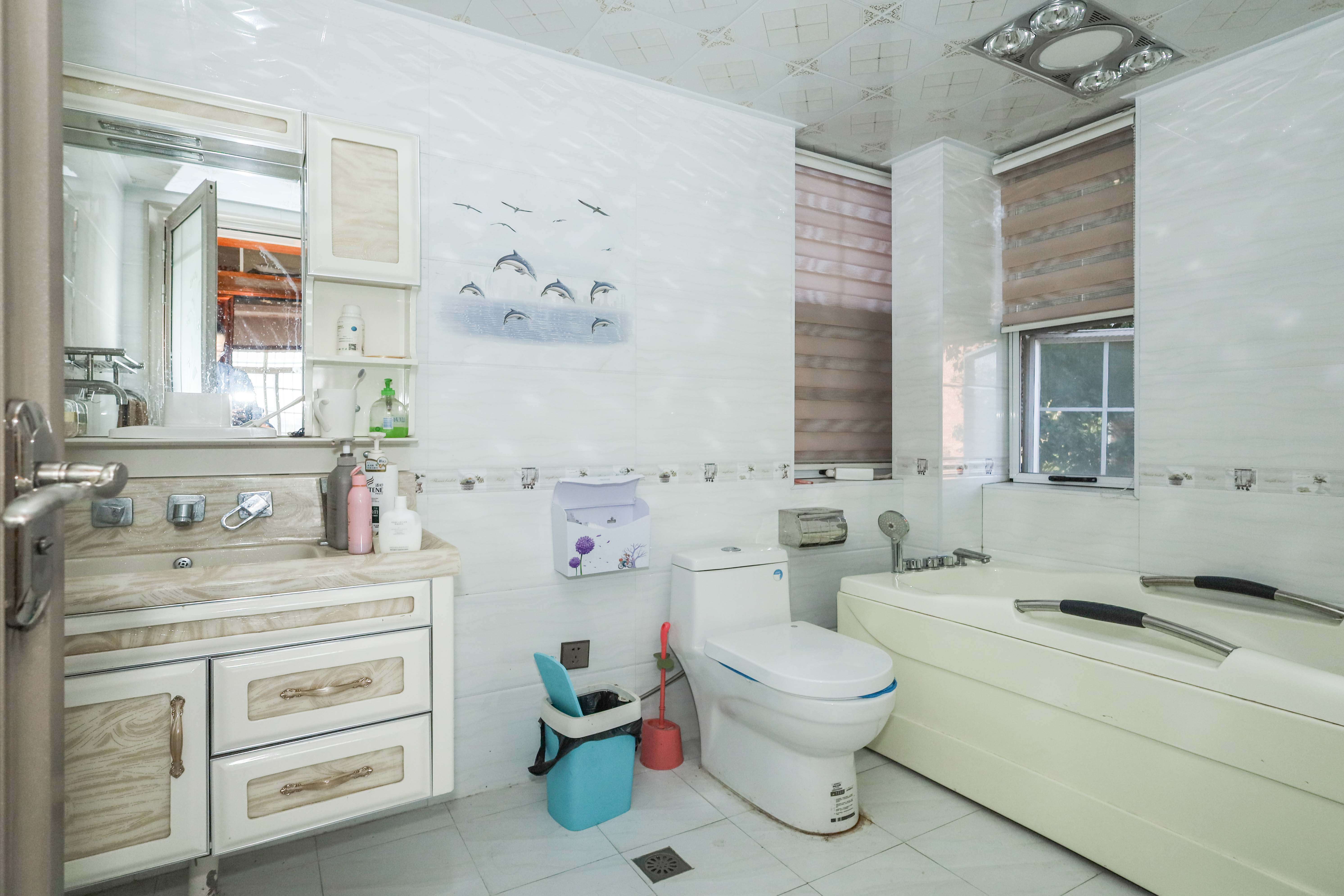 山水英伦 4室2厅3卫 190.0万 山水英伦 4室2厅3卫 190.0万卫生间