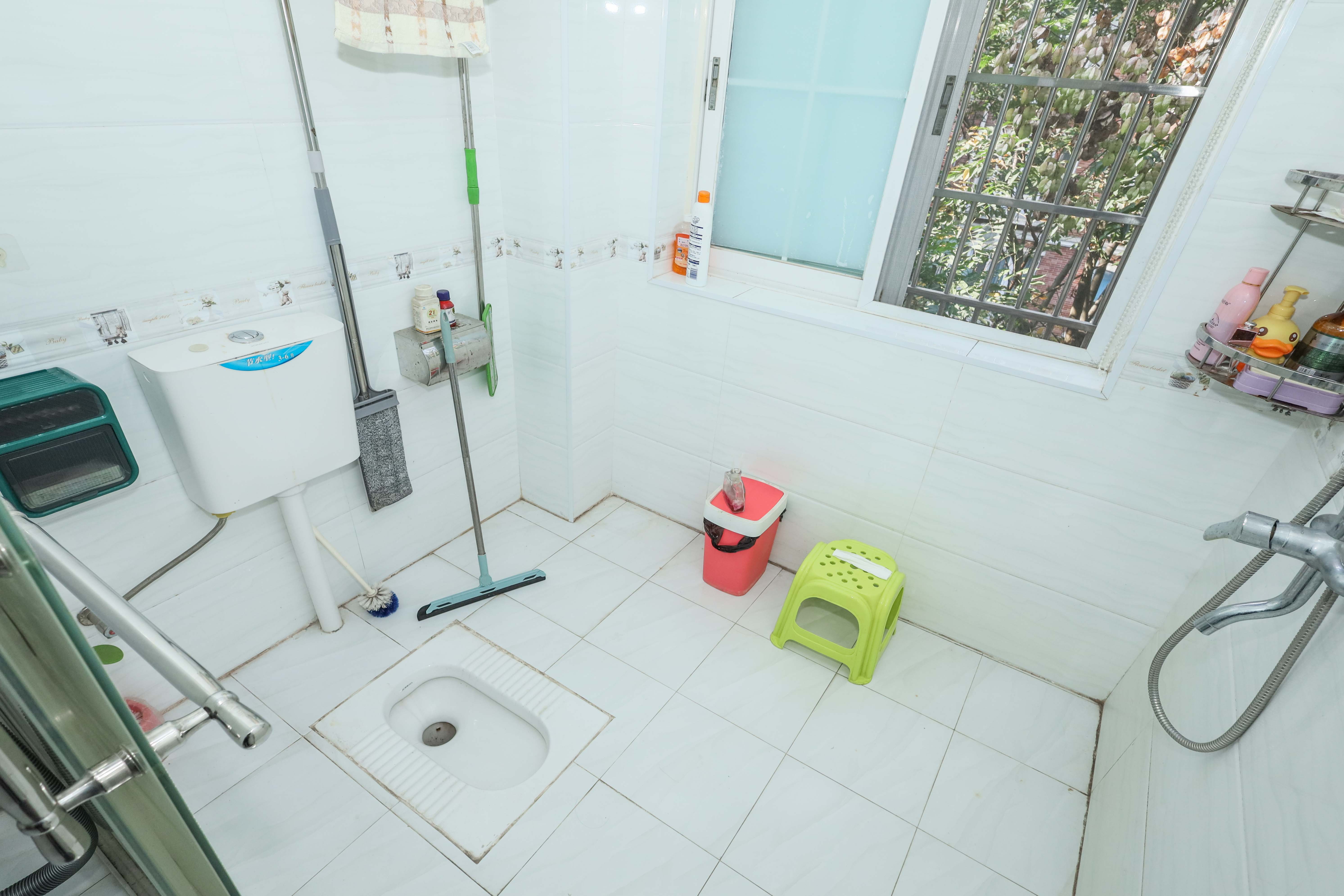 山水英伦 4室2厅3卫 190.0万 山水英伦 4室2厅3卫 190.0万卫生间