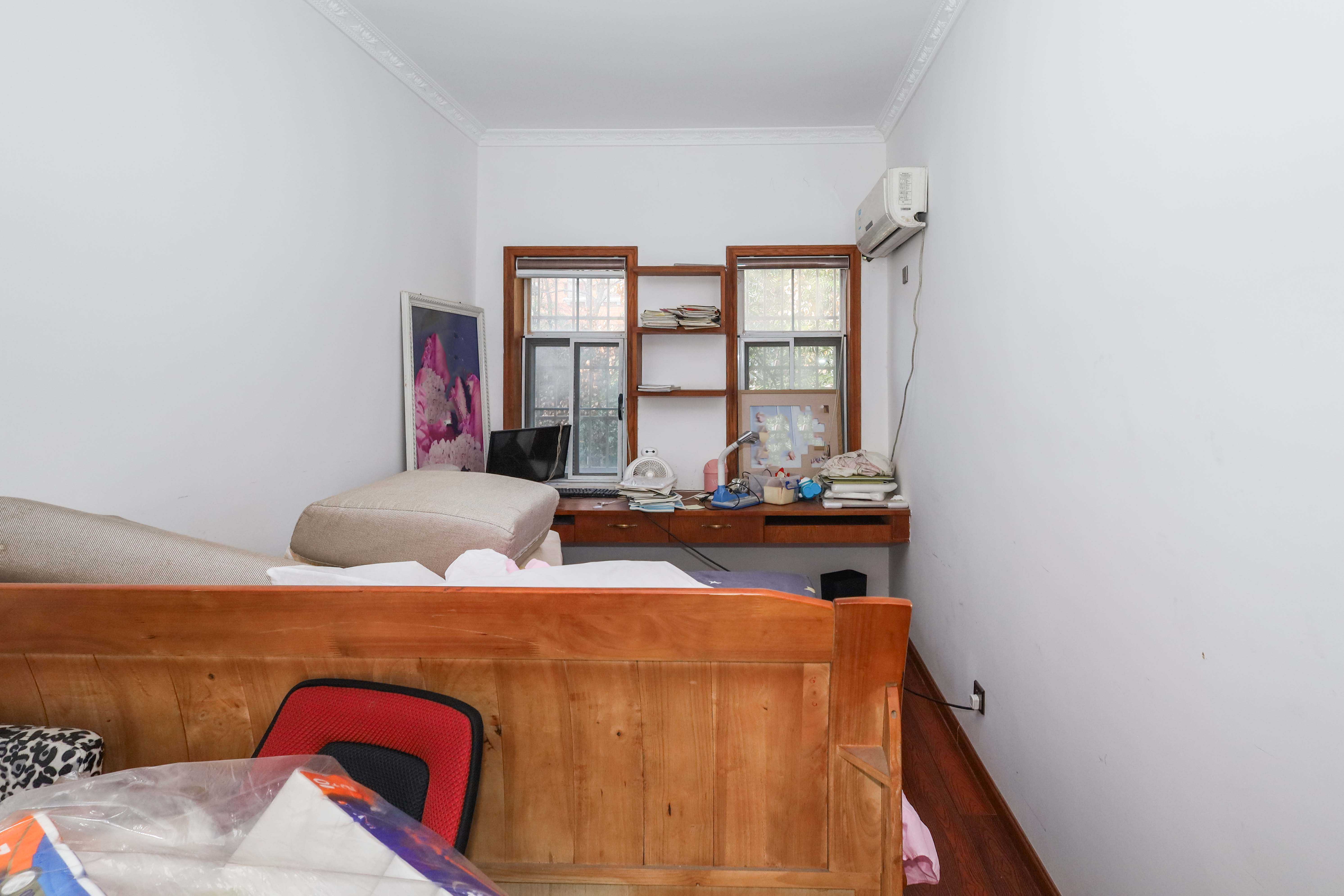 山水英伦 4室2厅3卫 190.0万 山水英伦 4室2厅3卫 190.0万卧室