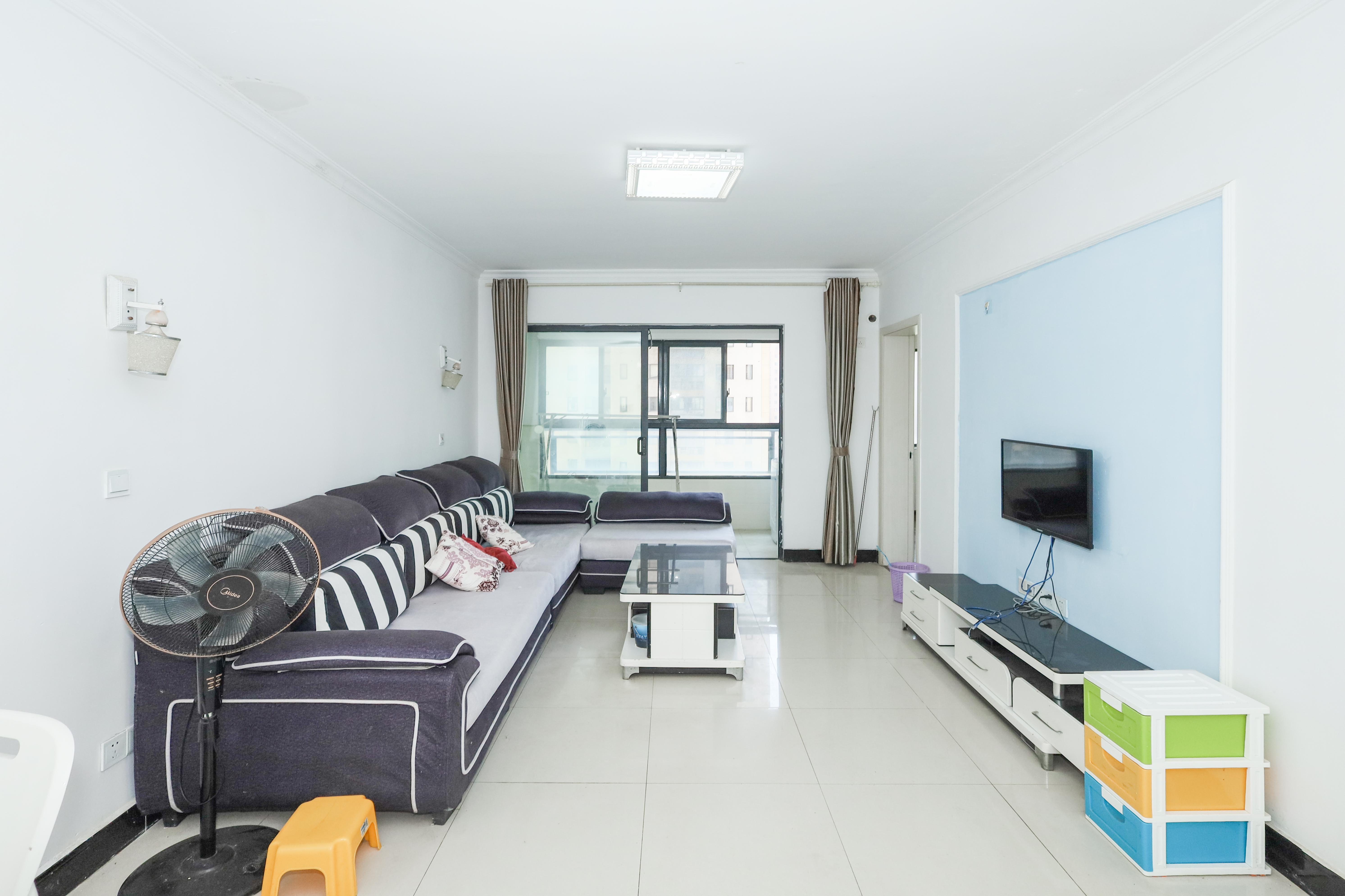 好莱城(弘德西街) 2室2厅1卫 68.0万 好莱城(弘德西街) 2室2厅1卫 68.0万客厅