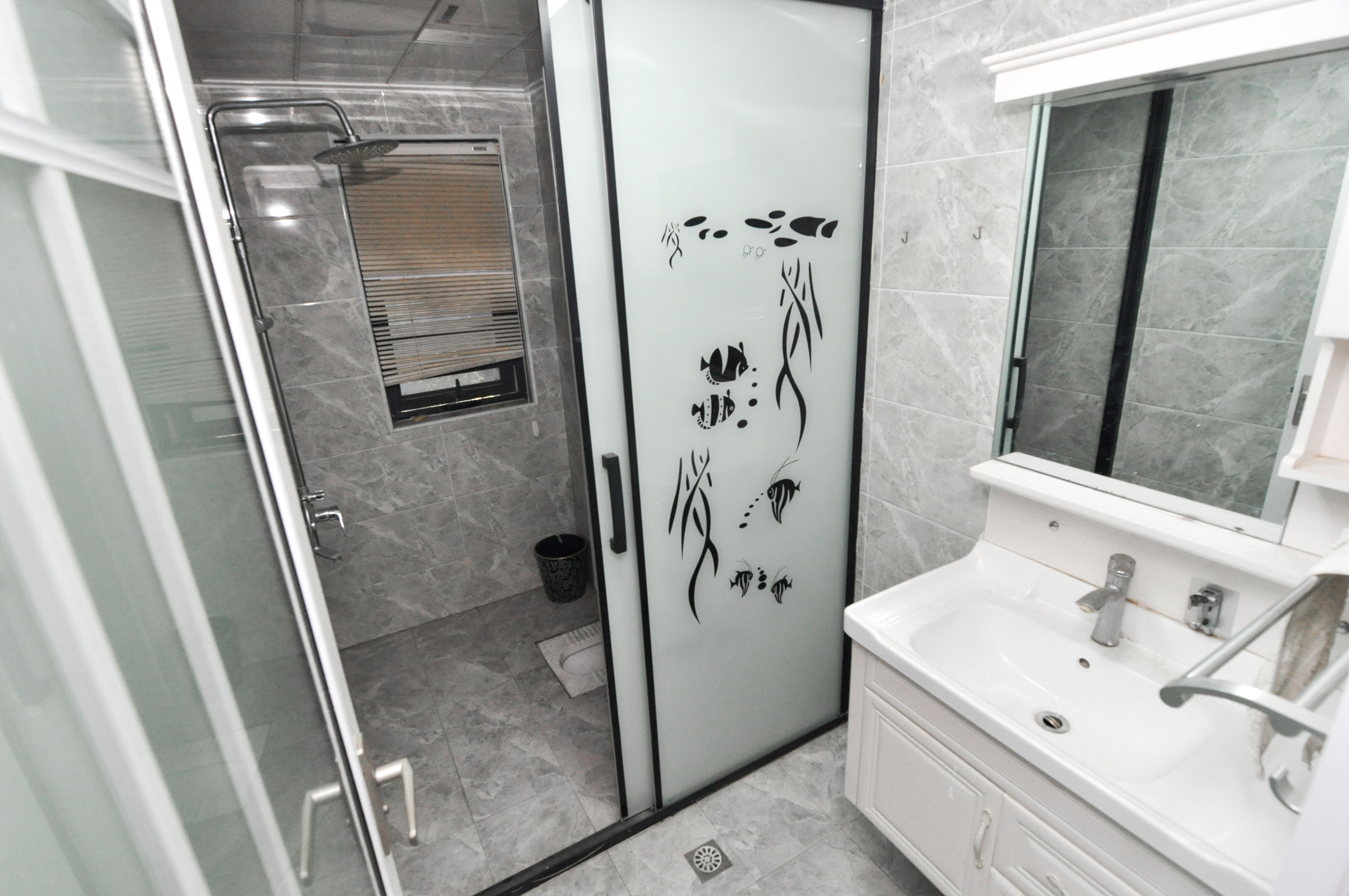 中建梅溪湖中心  4室2厅2卫    158.0万卫生间