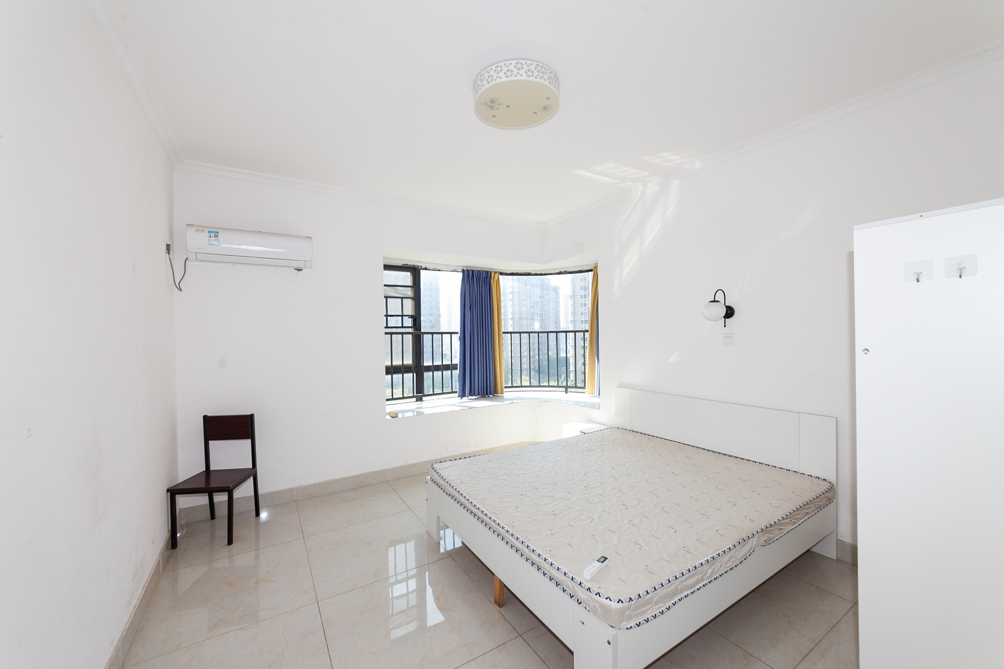 名家翡翠花园  3室2厅2卫    125.0万卧室