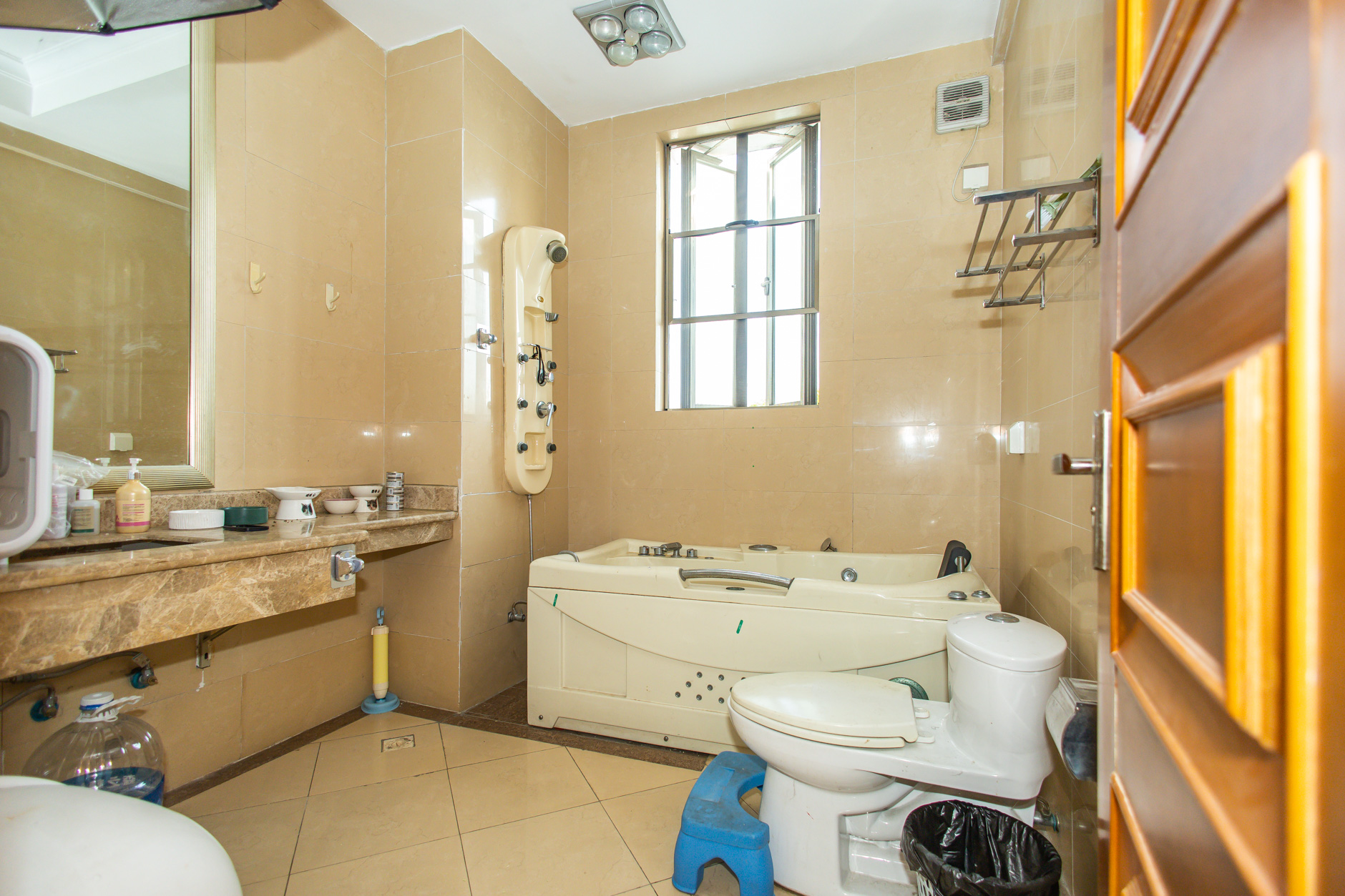 碧桂园威尼斯城  4室2厅4卫    368.0万 碧桂园威尼斯城  4室2厅4卫    368.0万卫生间