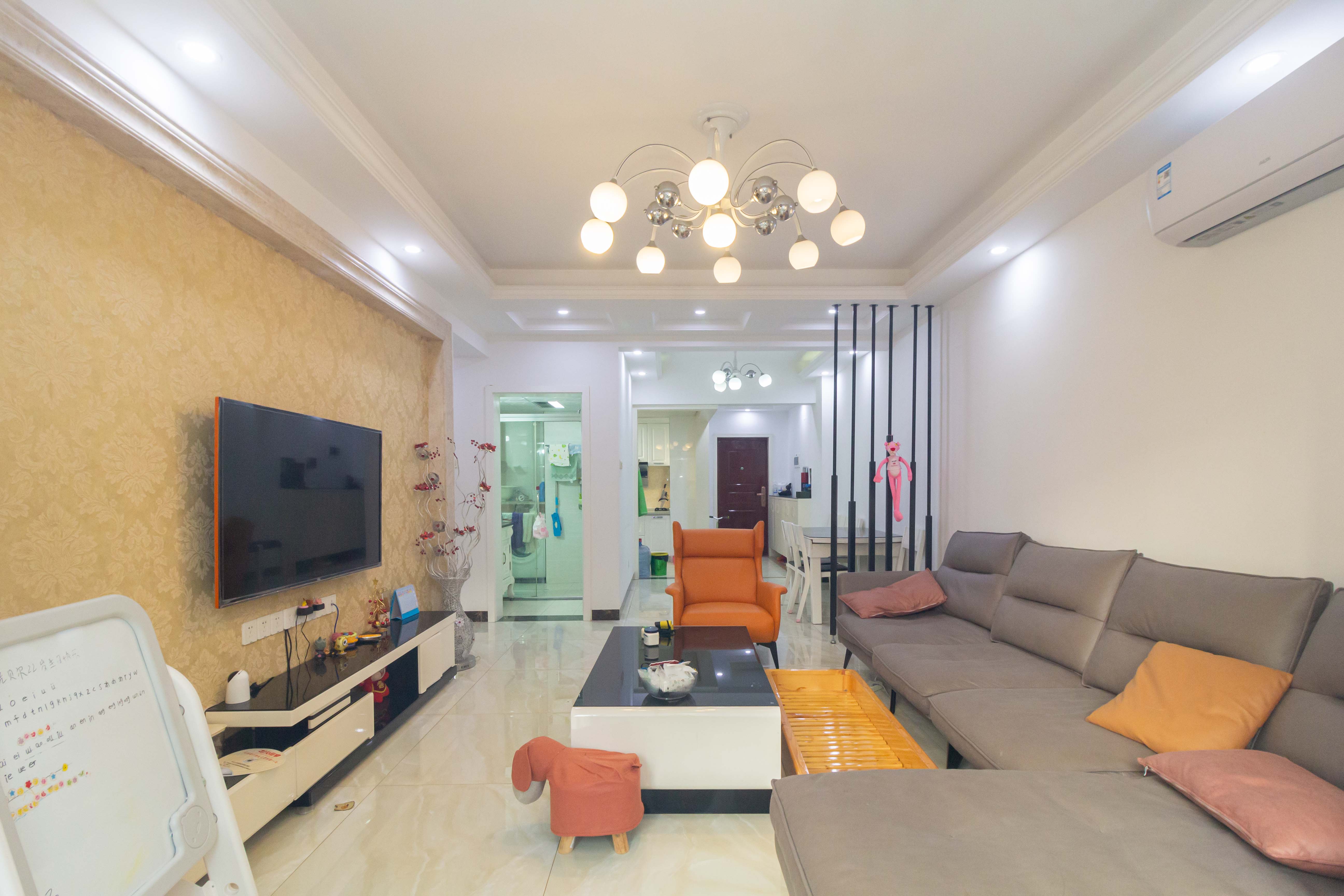 紫云阁 2室2厅1卫 56.0万 紫云阁 2室2厅1卫 56.0万客厅