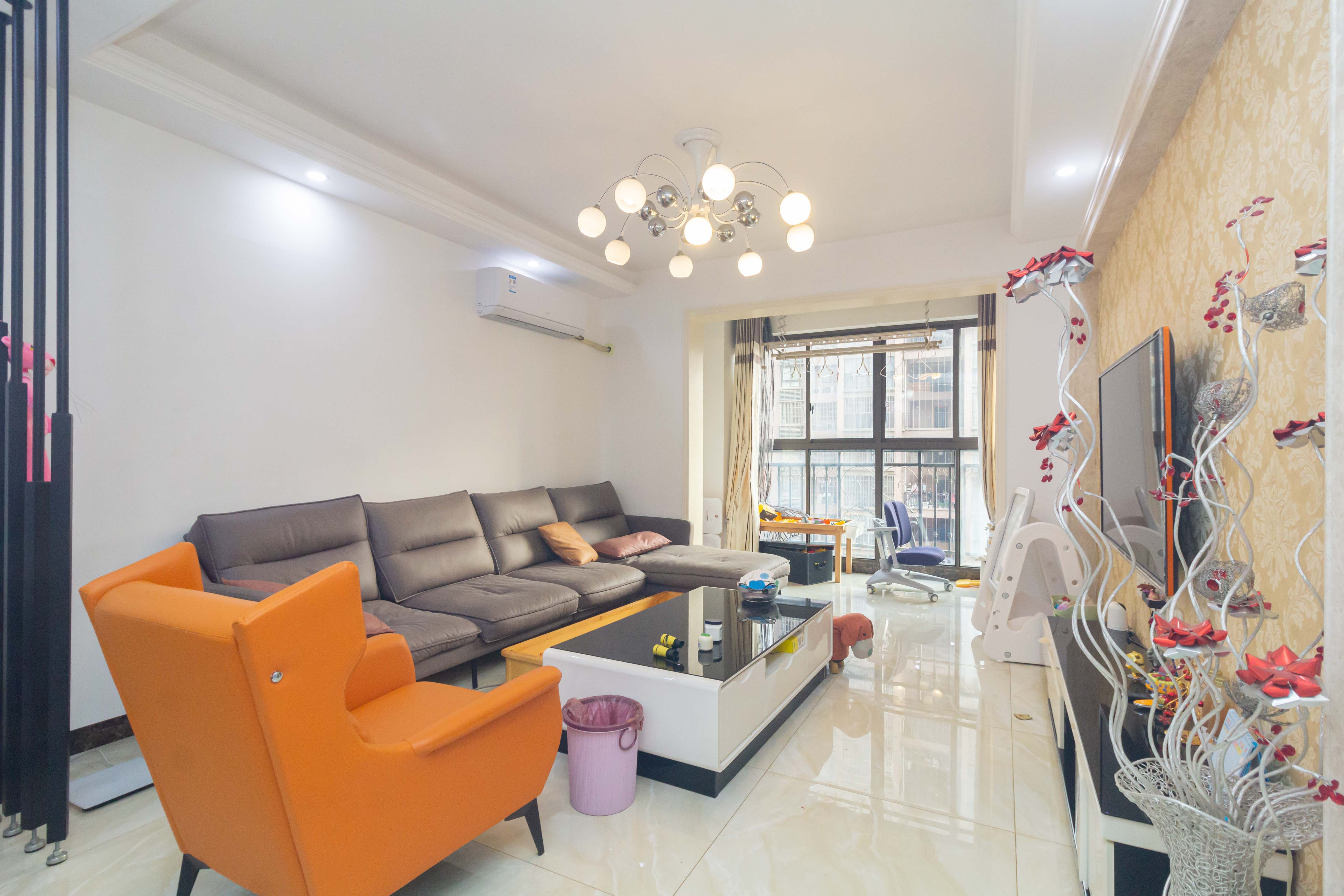 紫云阁 2室2厅1卫 56.0万 紫云阁 2室2厅1卫 56.0万客厅