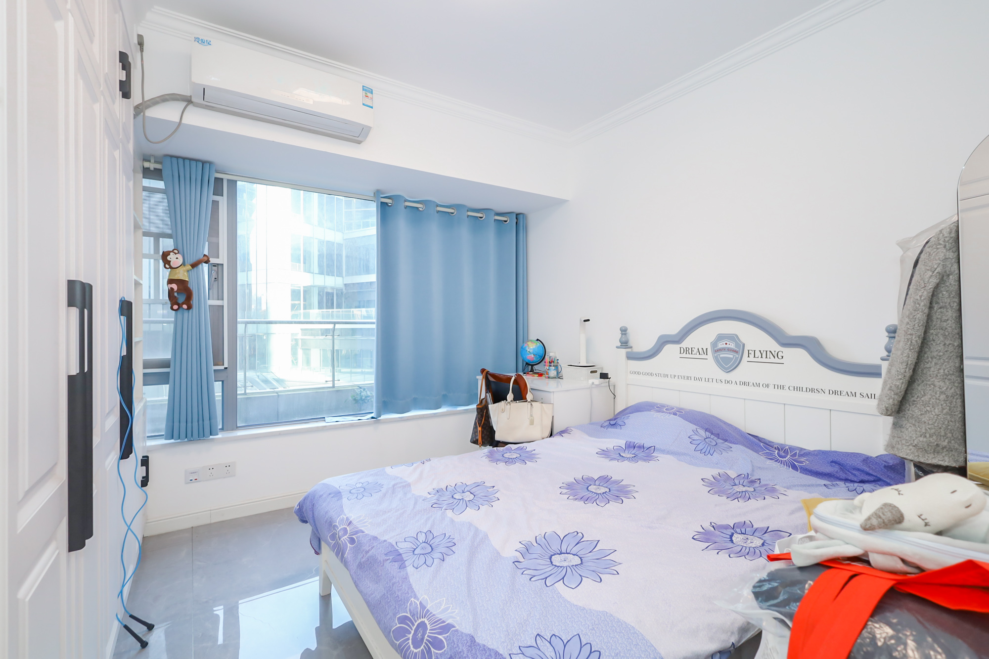 保利天禧D区 4室2厅2卫 302.18万 保利天禧D区 4室2厅2卫 302.18万卧室