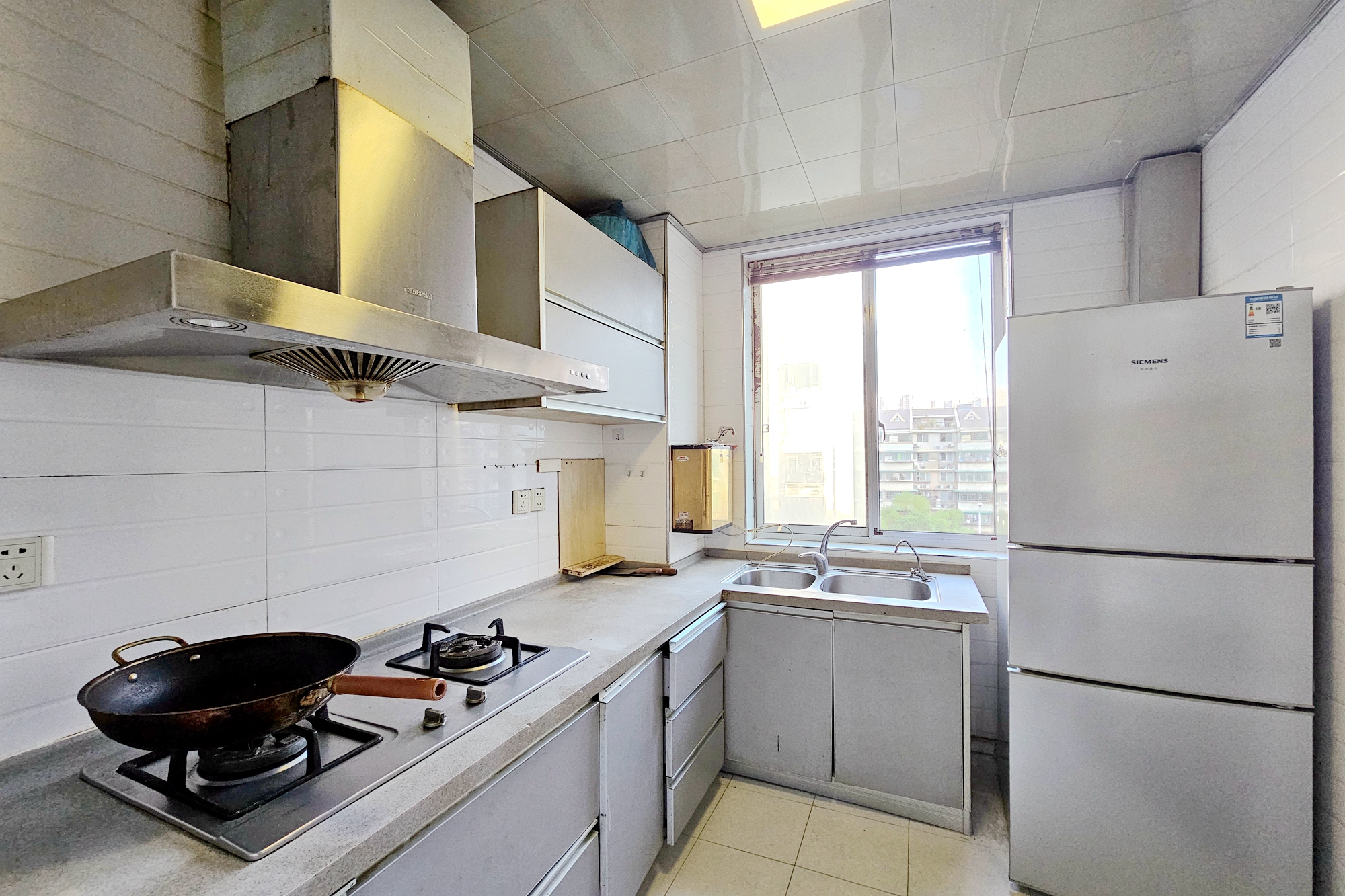 长房东郡  3室2厅2卫    118.0万厨房