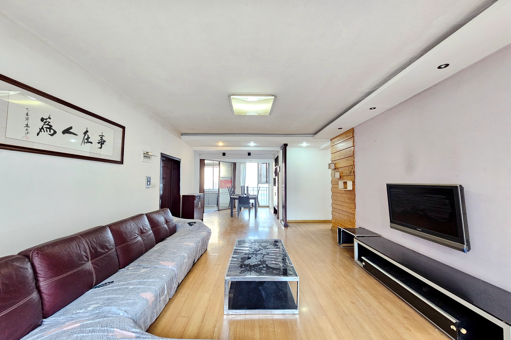 长房东郡  3室2厅2卫    118.0万客厅