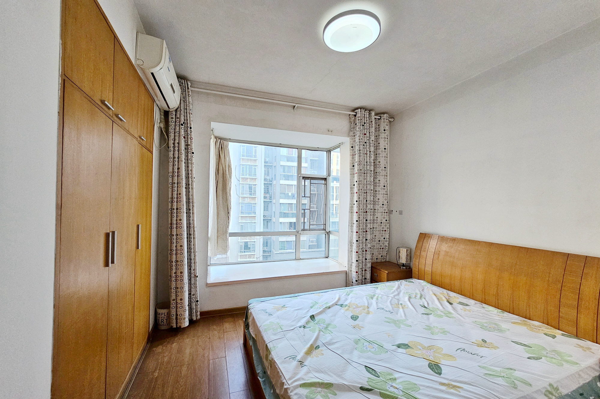 长房东郡  3室2厅2卫    118.0万卧室