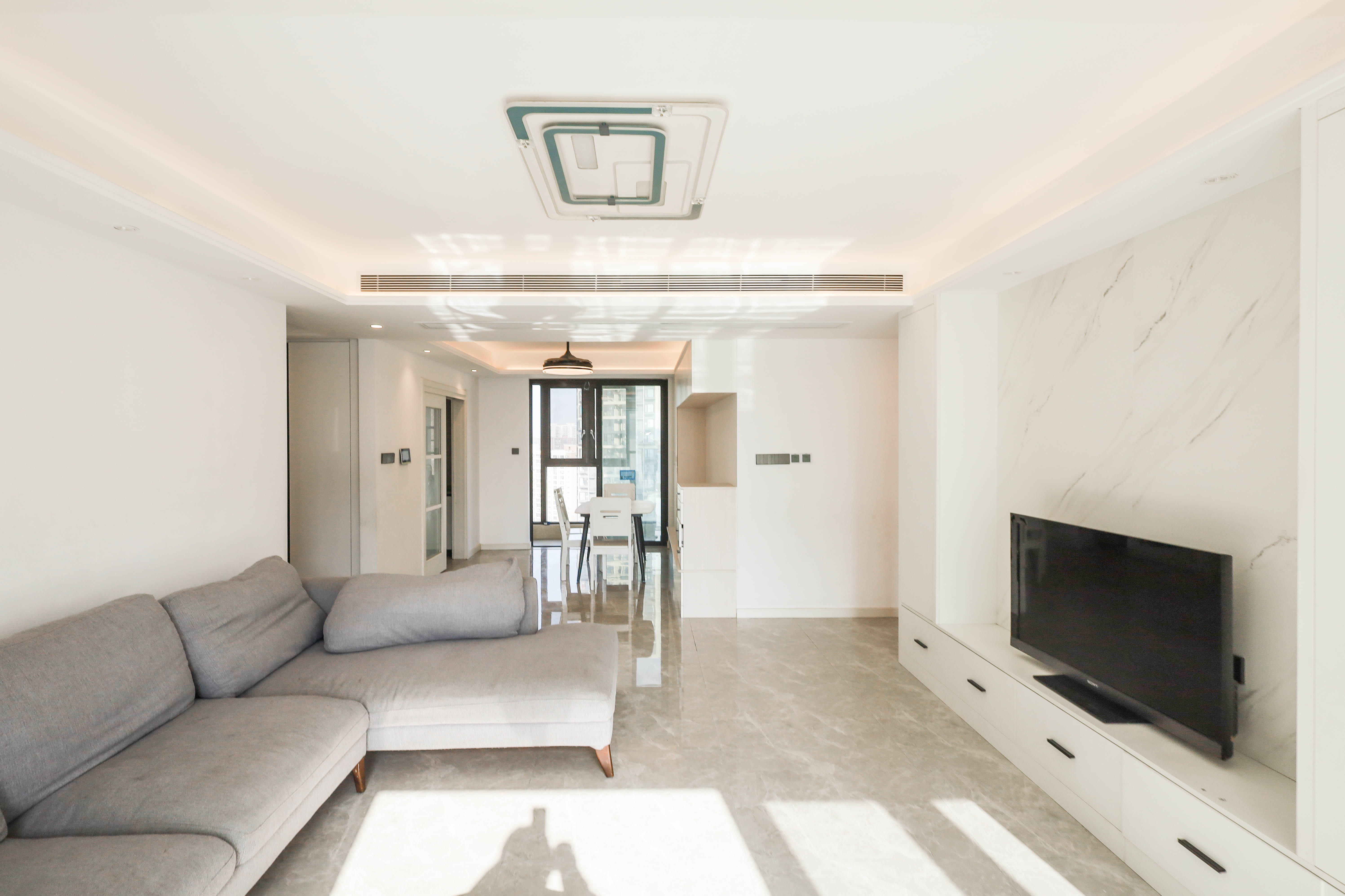 万科金色梦想C区  4室2厅2卫    206.0万客厅