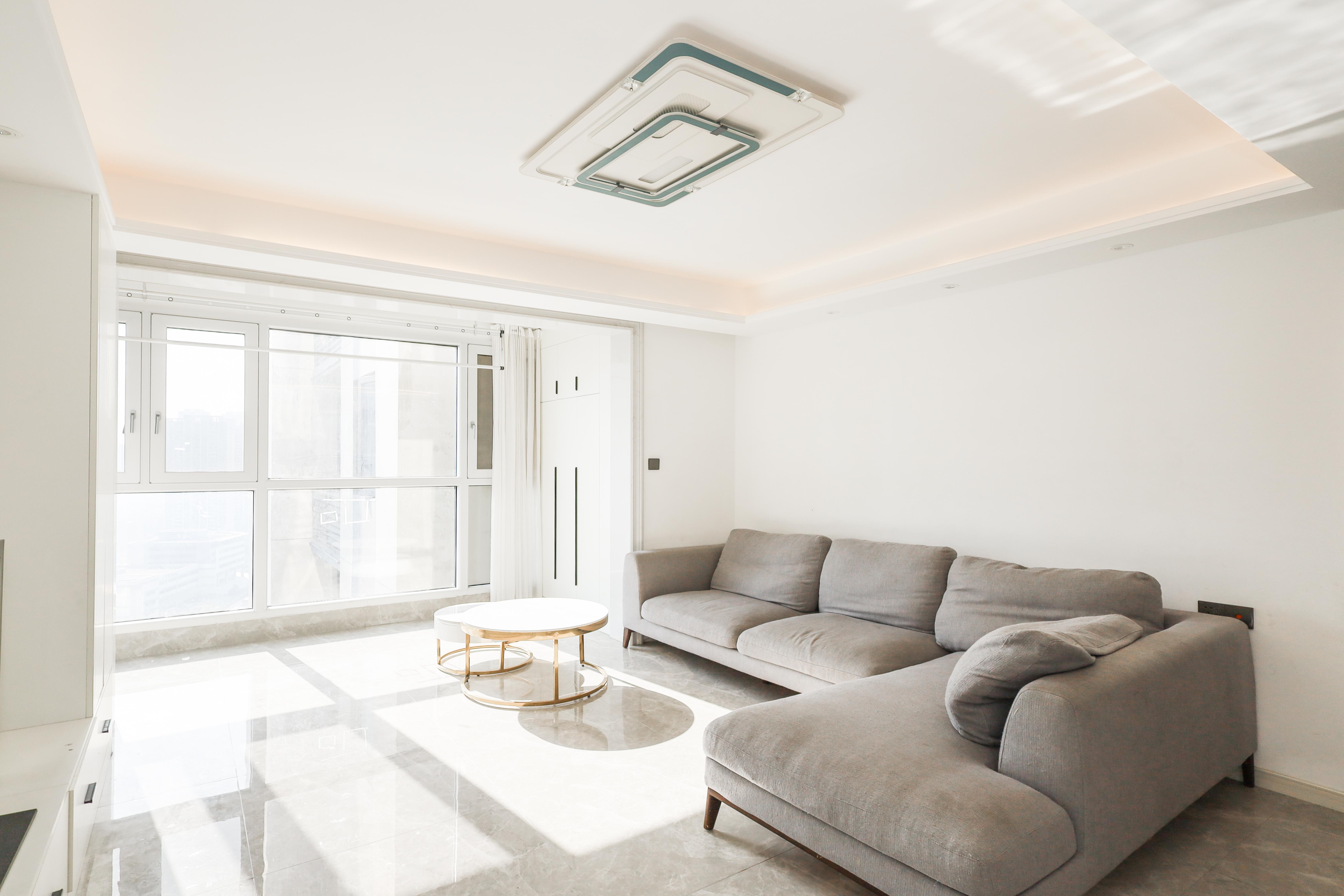 万科金色梦想C区  4室2厅2卫    206.0万客厅