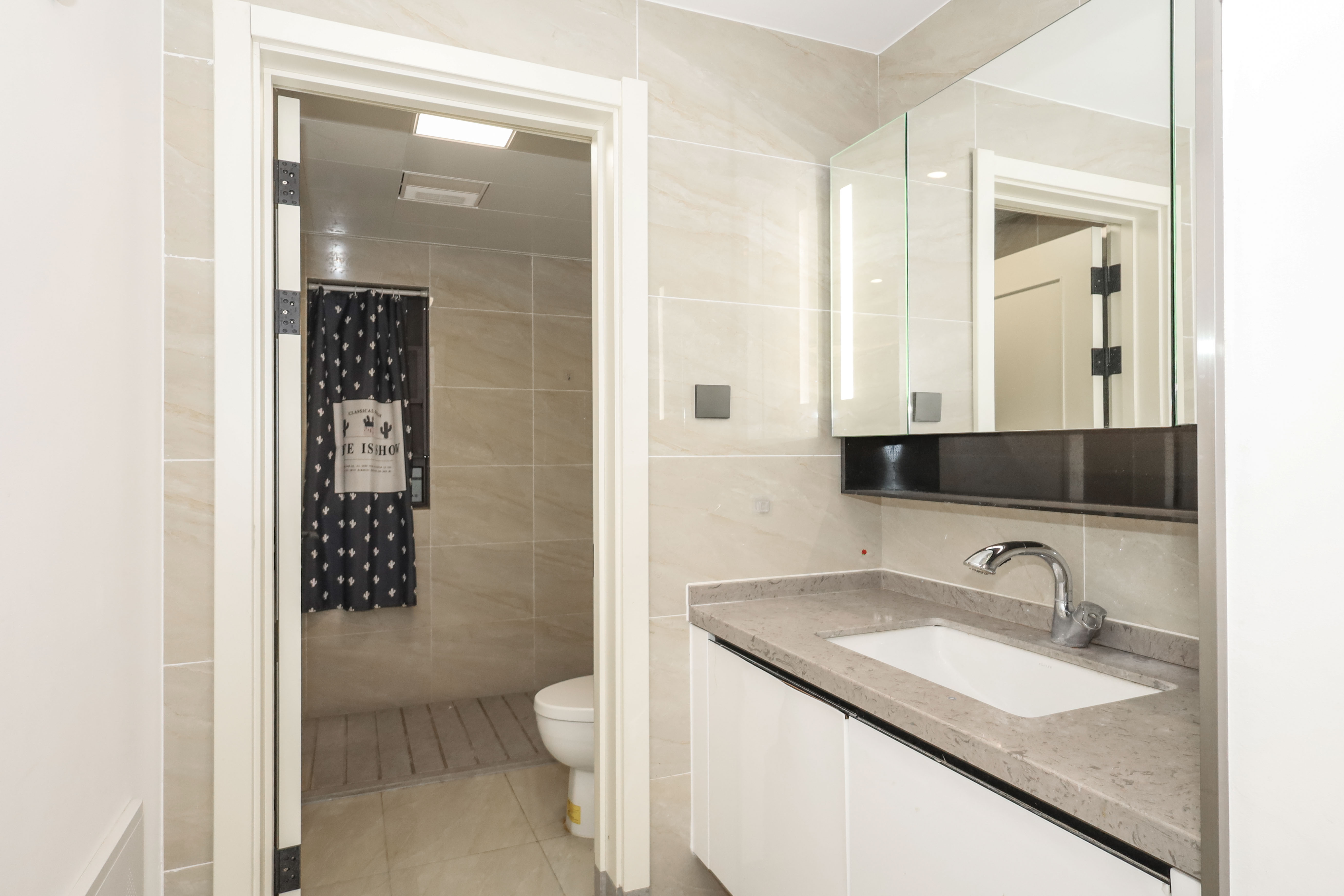 万科金色梦想C区  4室2厅2卫    206.0万卫生间