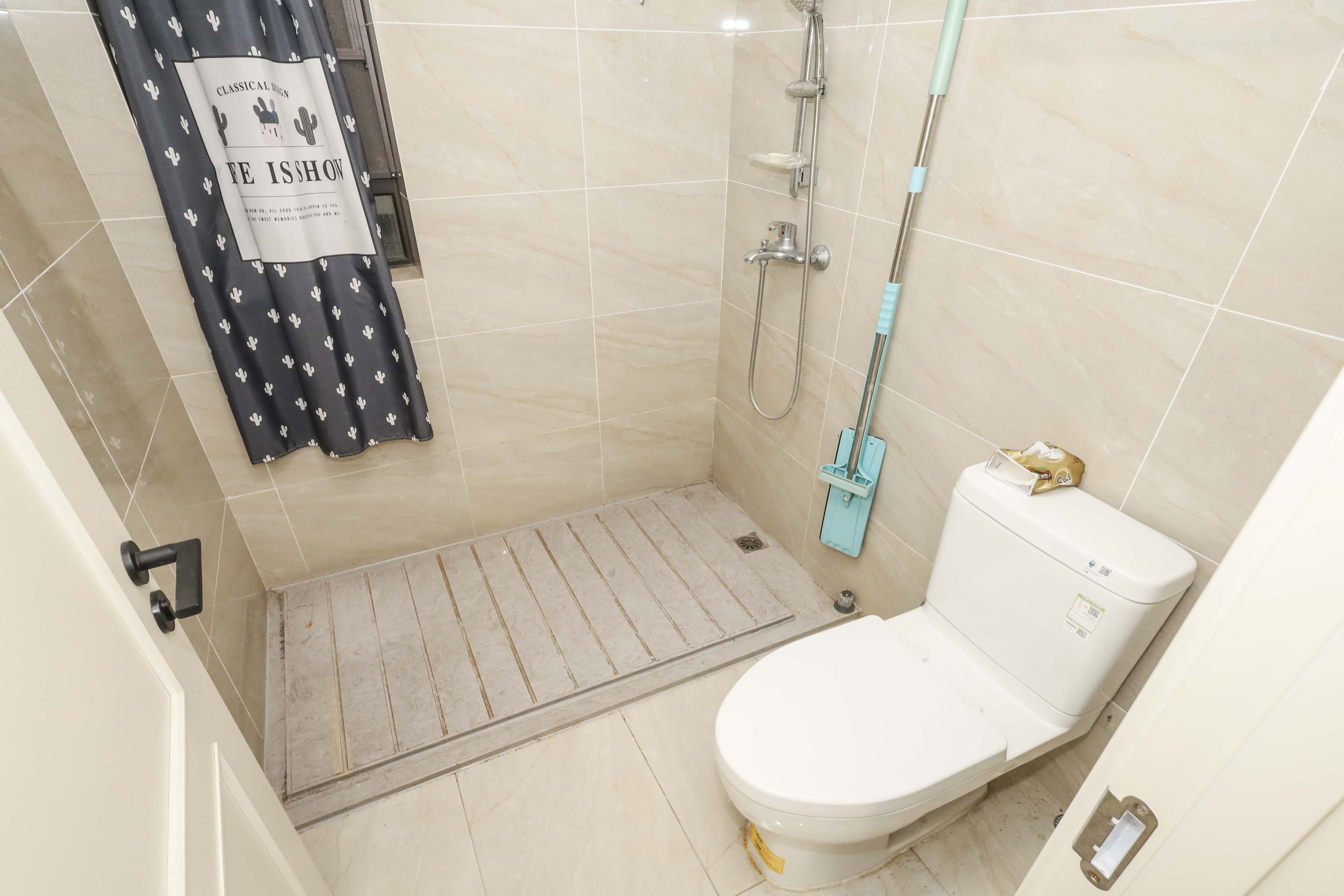 万科金色梦想C区  4室2厅2卫    206.0万卫生间