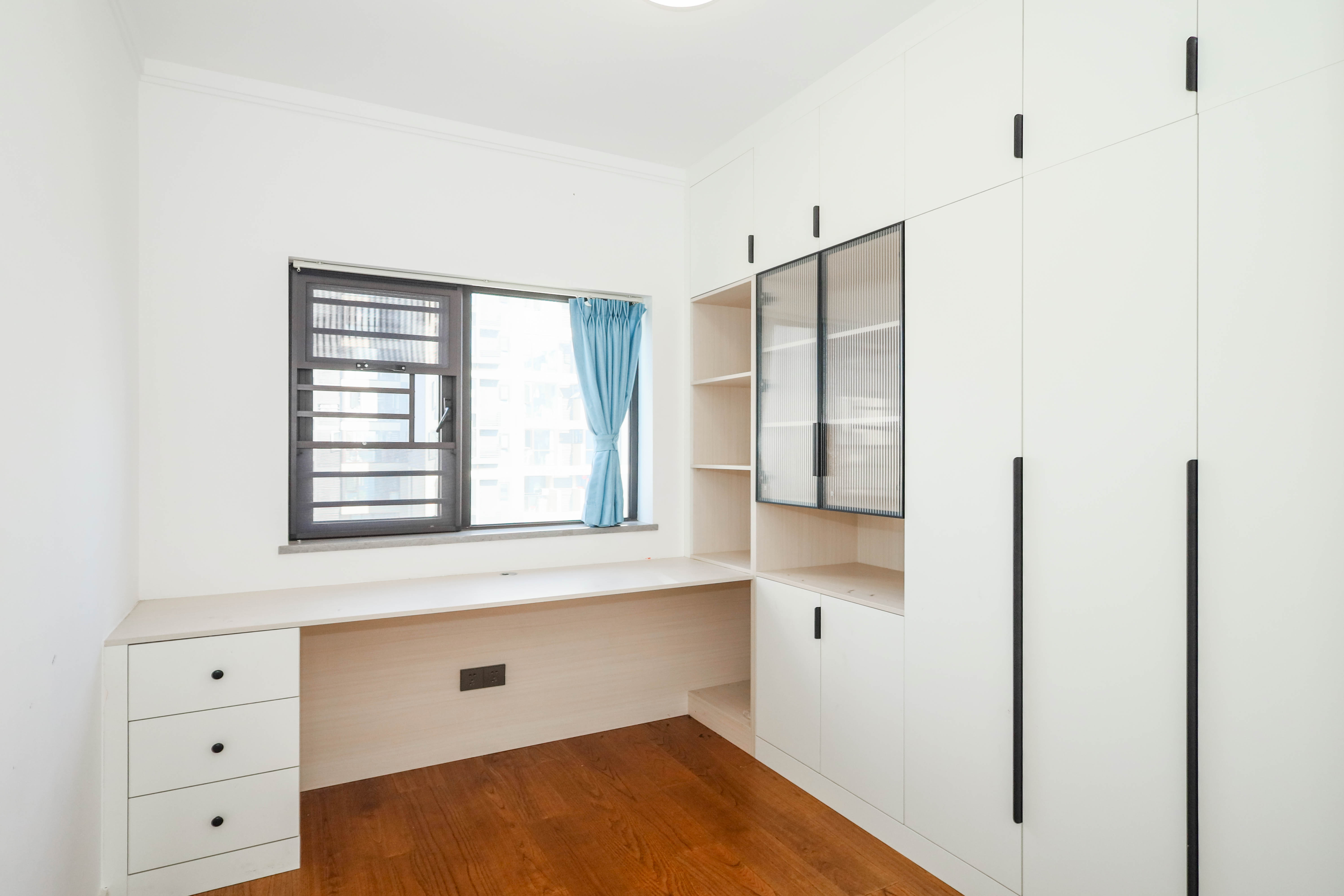 万科金色梦想C区  4室2厅2卫    206.0万卧室