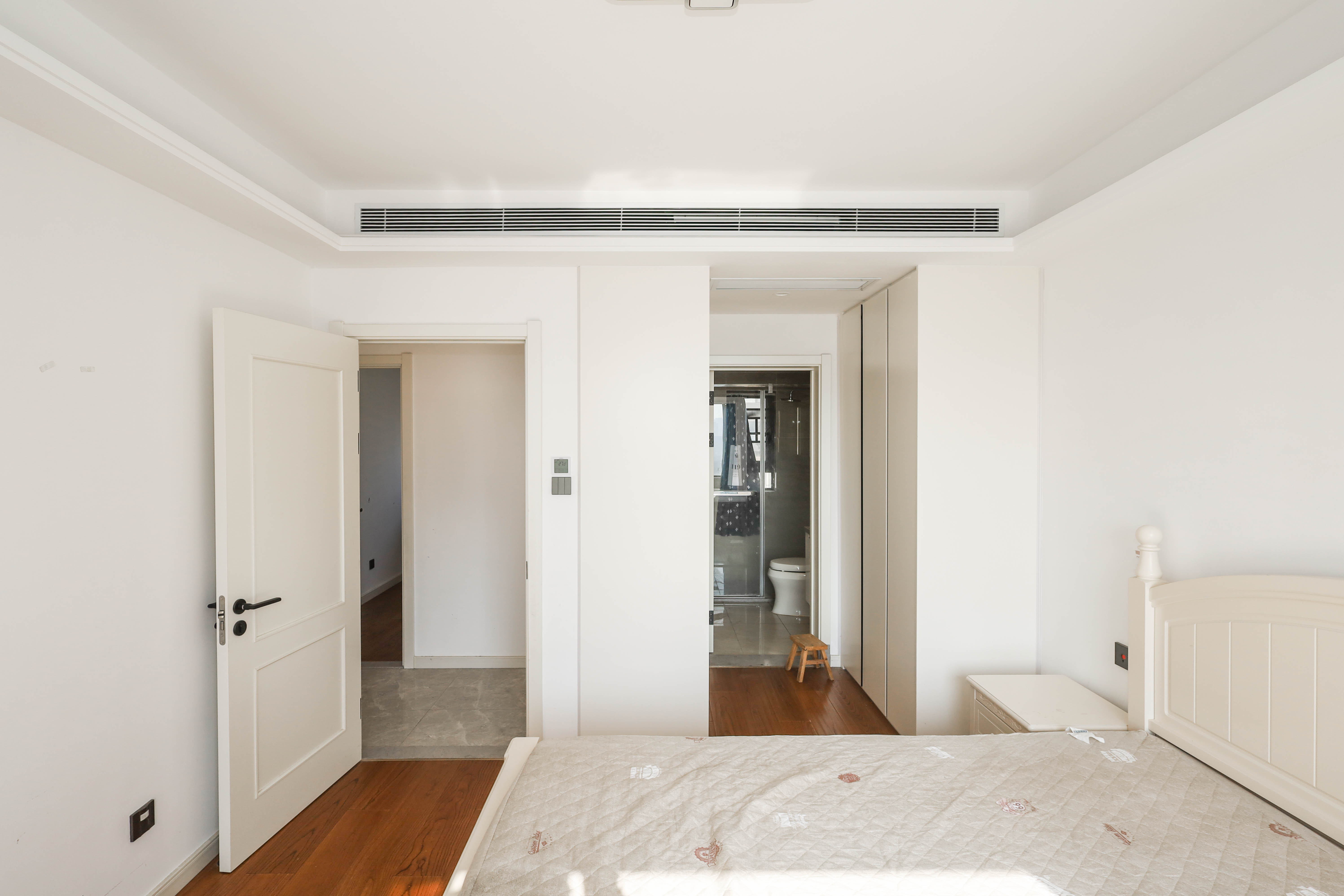 万科金色梦想C区  4室2厅2卫    206.0万卧室