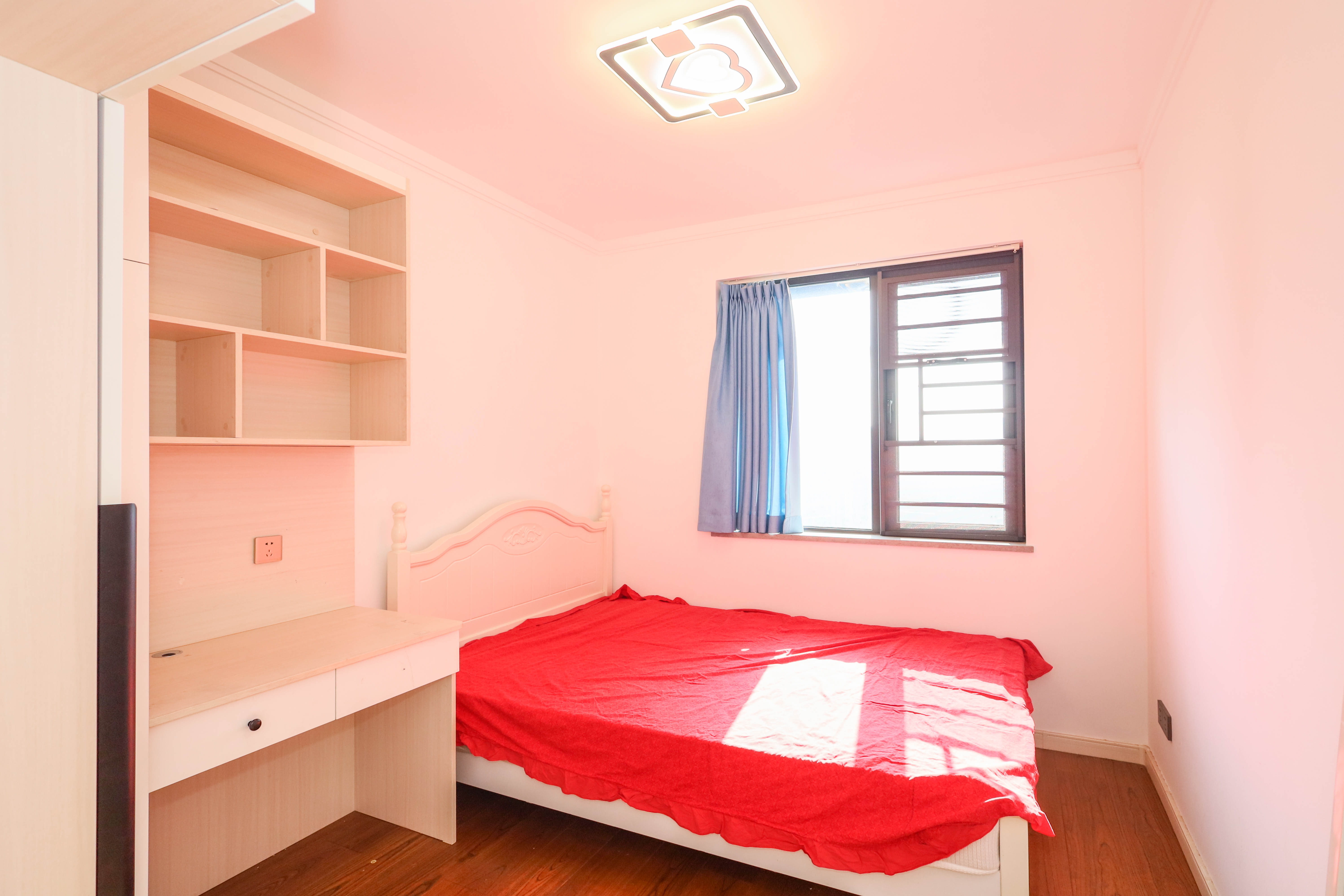 万科金色梦想C区  4室2厅2卫    206.0万卧室