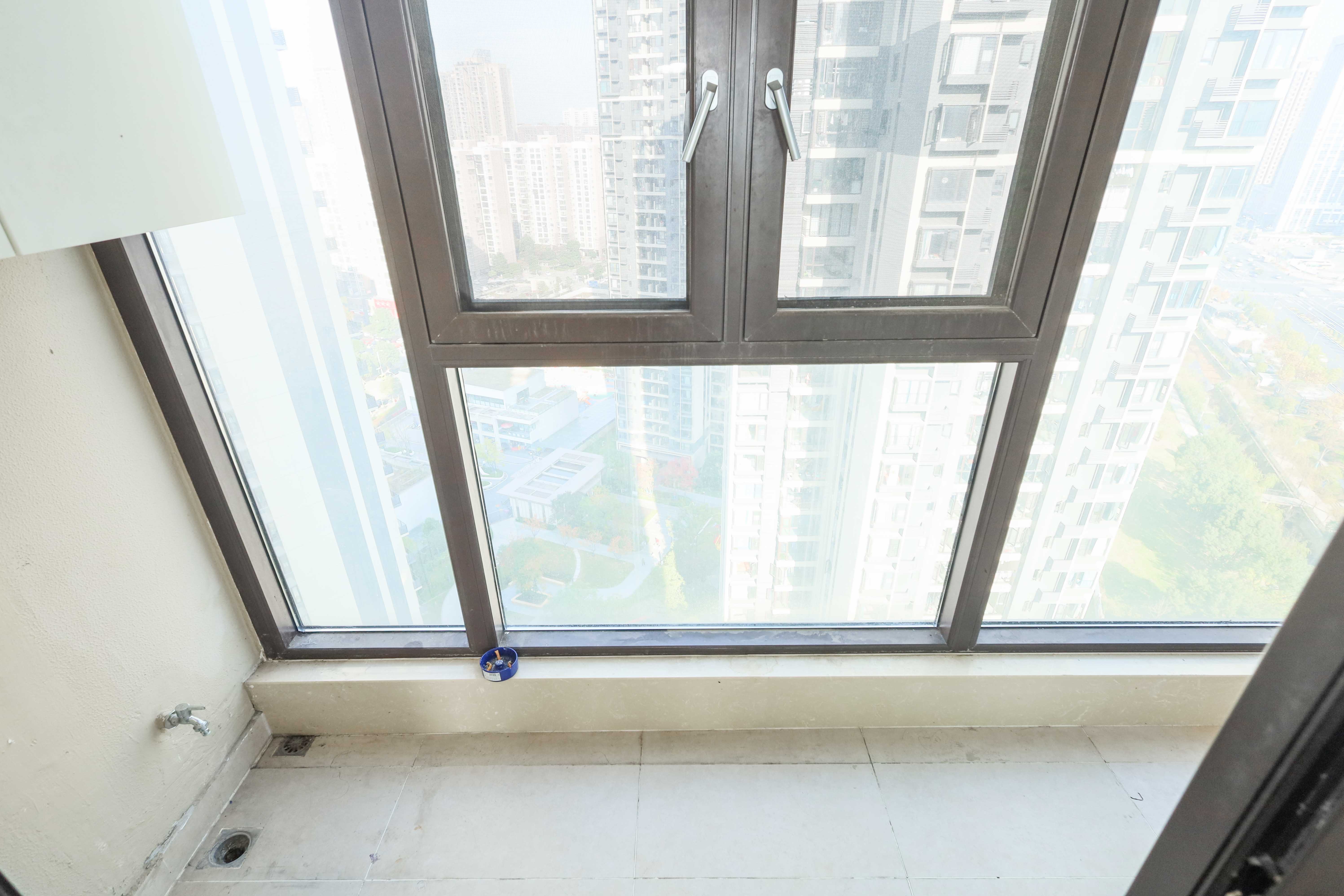 万科金色梦想C区  4室2厅2卫    206.0万阳台