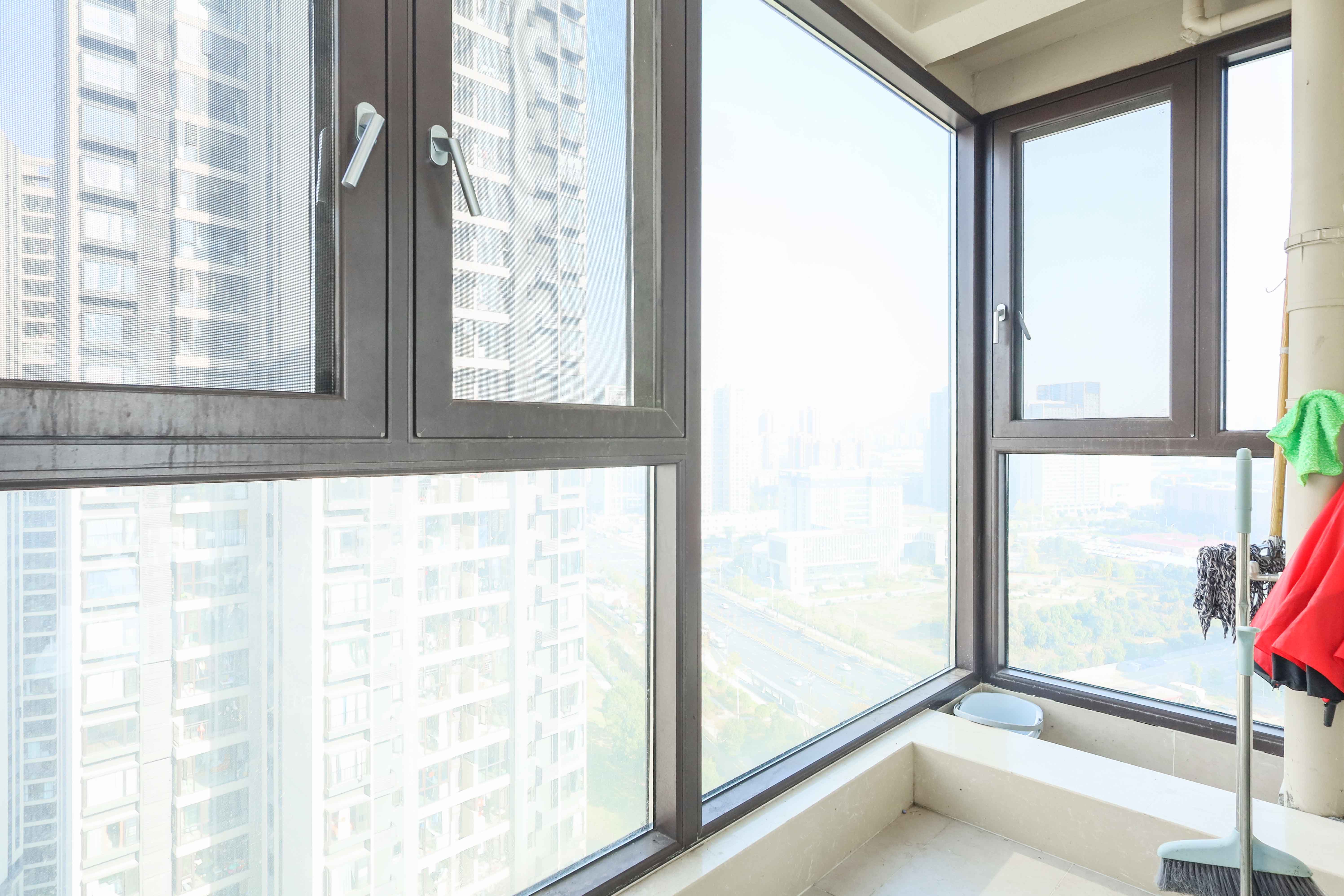 万科金色梦想C区  4室2厅2卫    206.0万阳台